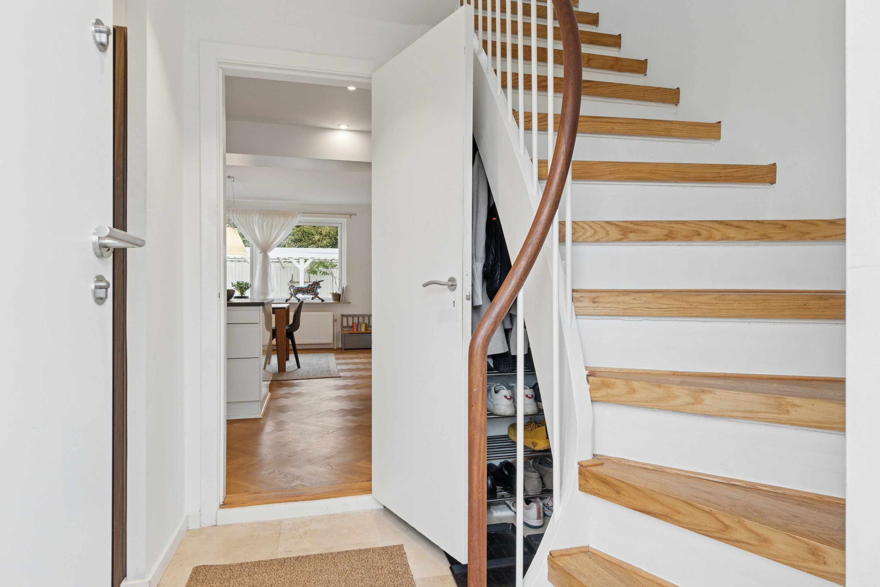 Fremhævet gang billede i fuldskærmstilstand. Billede af Rudbølvej 7, 2650 Hvidovre