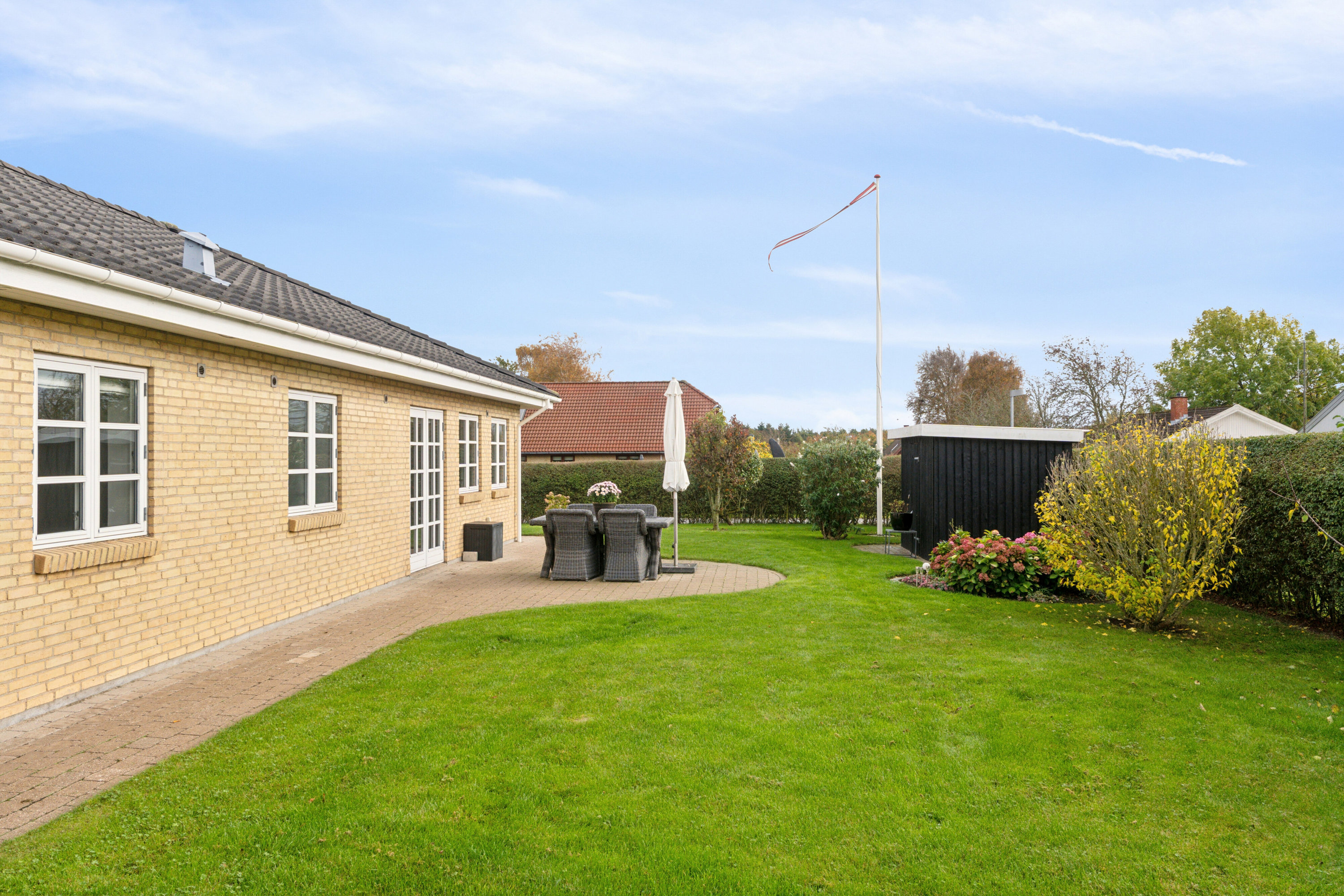 Fremhævet set fra haven billede i fuldskærmstilstand. Billede af Harevænget 31, Brøderup, 4733 Tappernøje