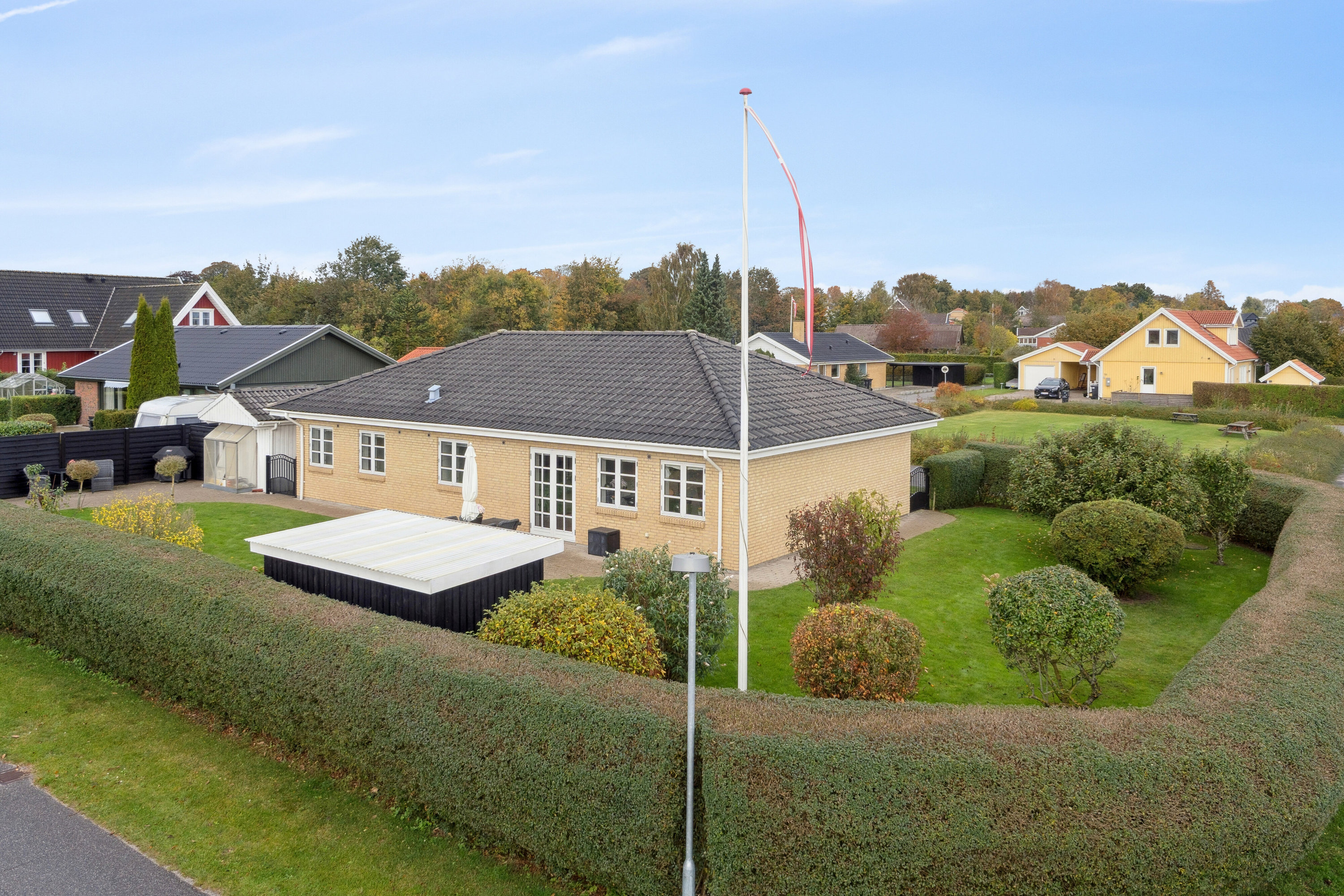 Fremhævet set fra vejen billede i fuldskærmstilstand. Billede af Harevænget 31, Brøderup, 4733 Tappernøje