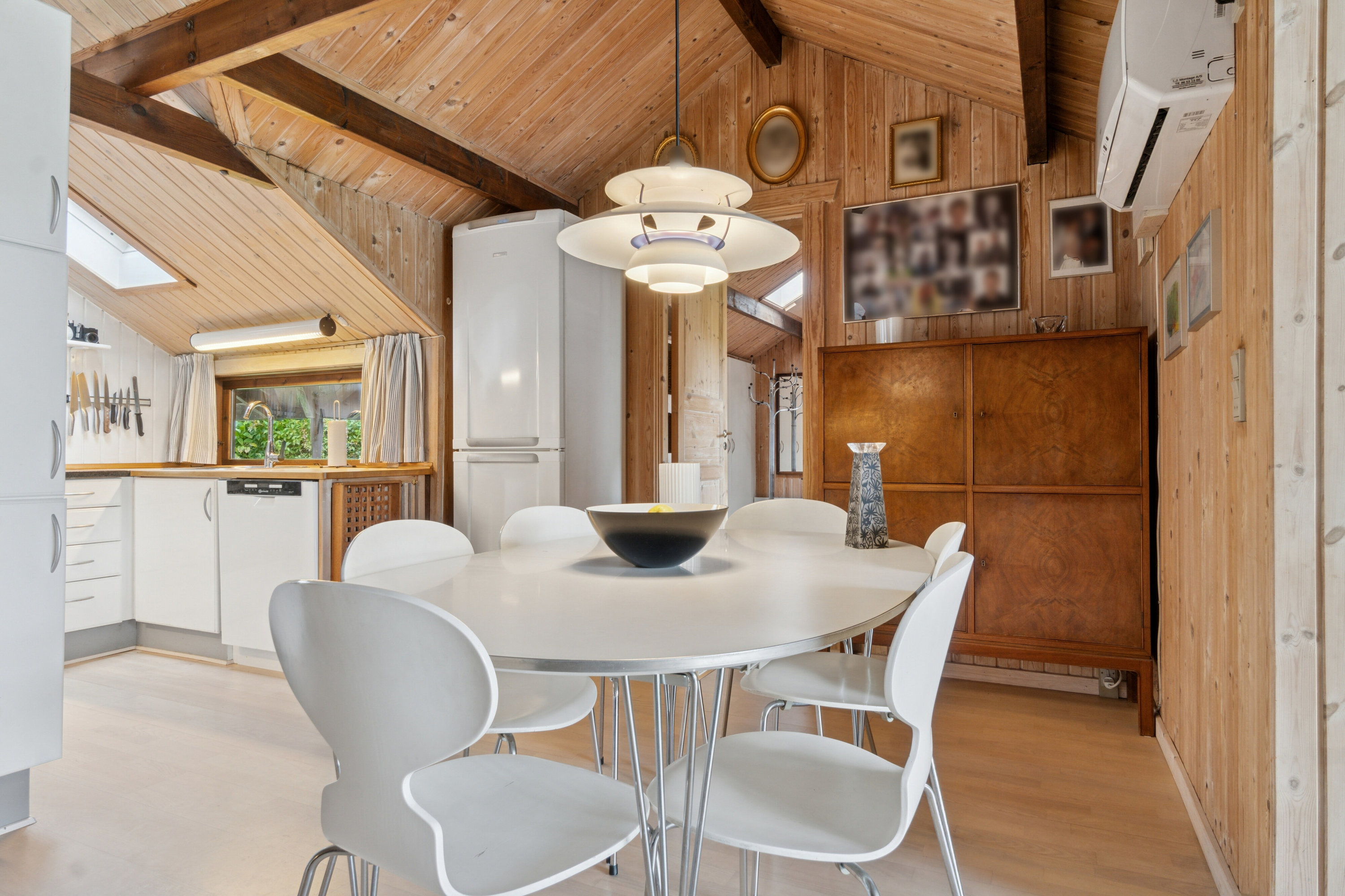 Fremhævet køkkenalrum billede i fuldskærmstilstand. Billede af Strandlystvej 32, Store Havelse Strand, 3310 Ølsted