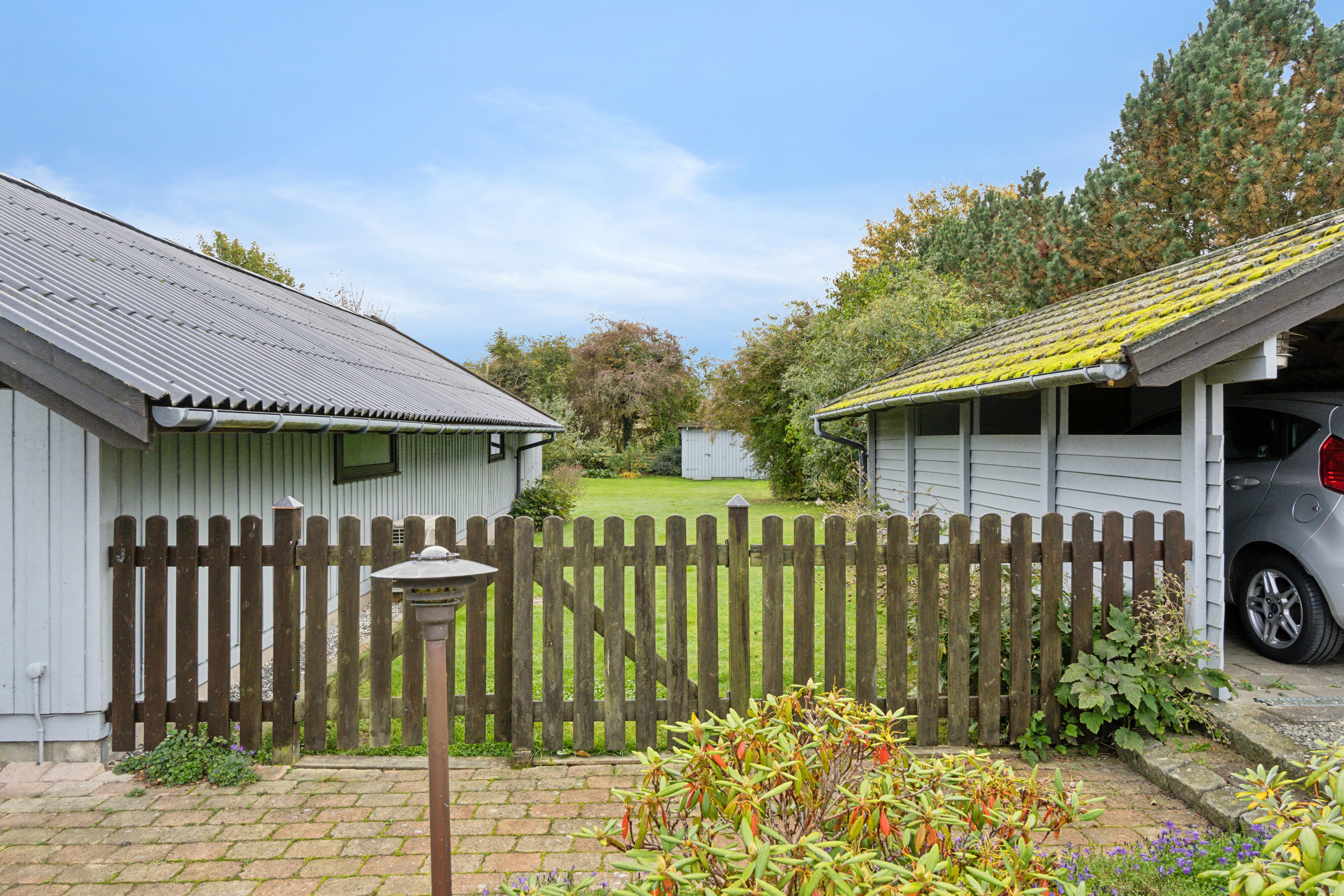 Fremhævet set fra vejen billede i fuldskærmstilstand. Billede af Strandlystvej 32, Store Havelse Strand, 3310 Ølsted