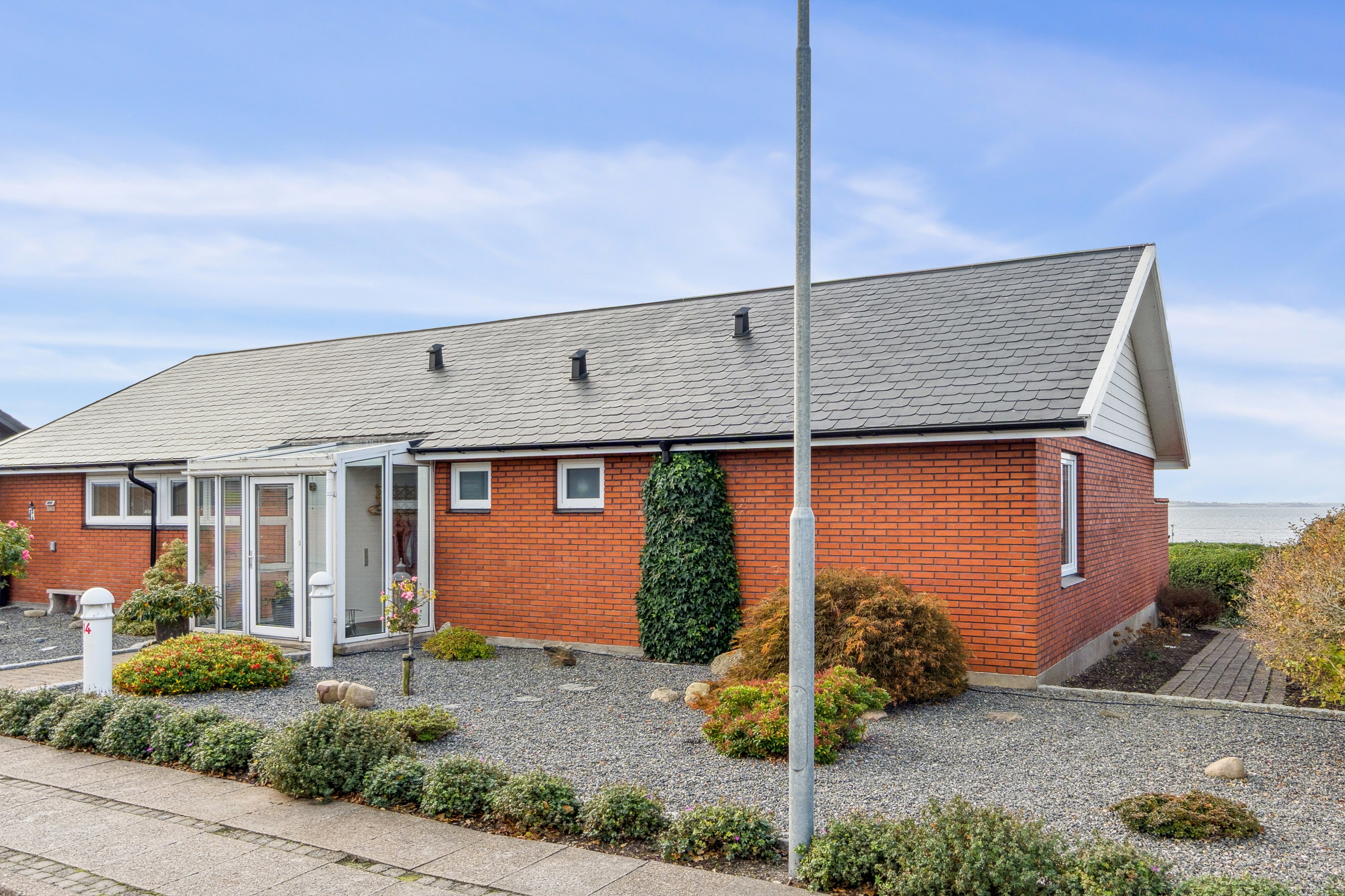 Fremhævet set fra vejen billede i fuldskærmstilstand. Billede af Søbrinken 14, 7700 Thisted