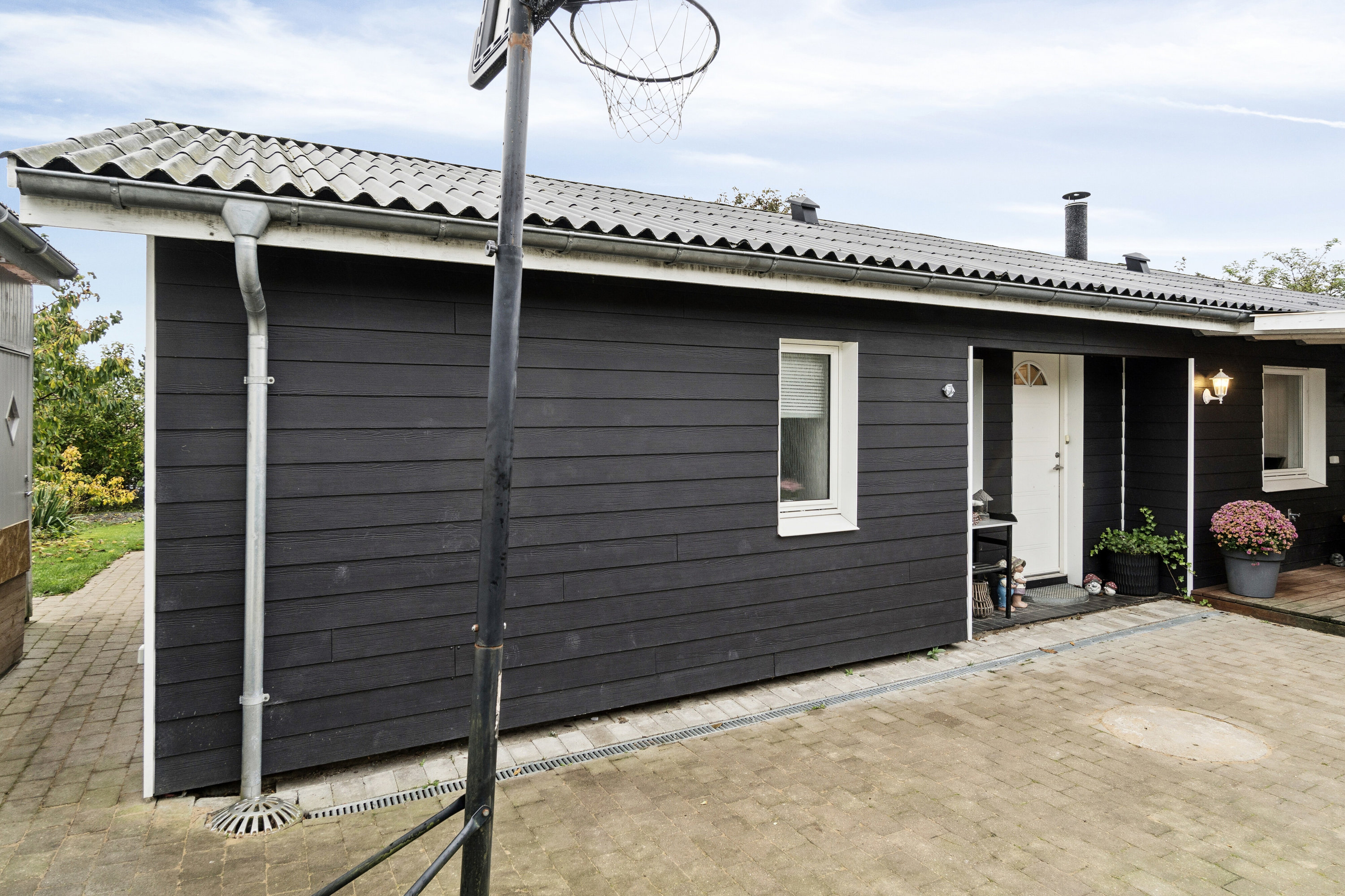 Fremhævet udendørs billede i fuldskærmstilstand. Billede af Egevej 10, Undløse, 4340 Tølløse