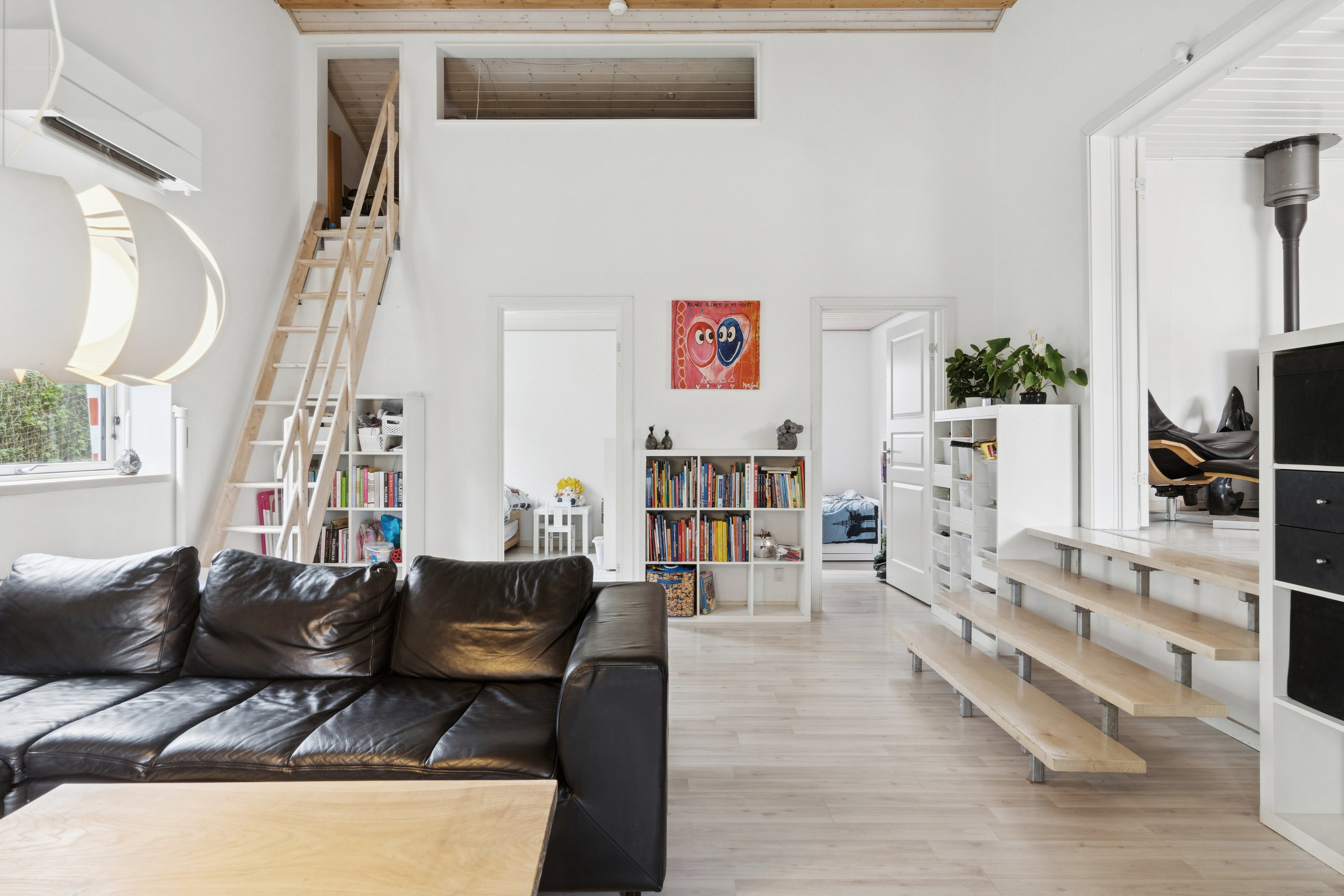 Fremhævet stue billede i fuldskærmstilstand. Billede af Egevej 10, Undløse, 4340 Tølløse