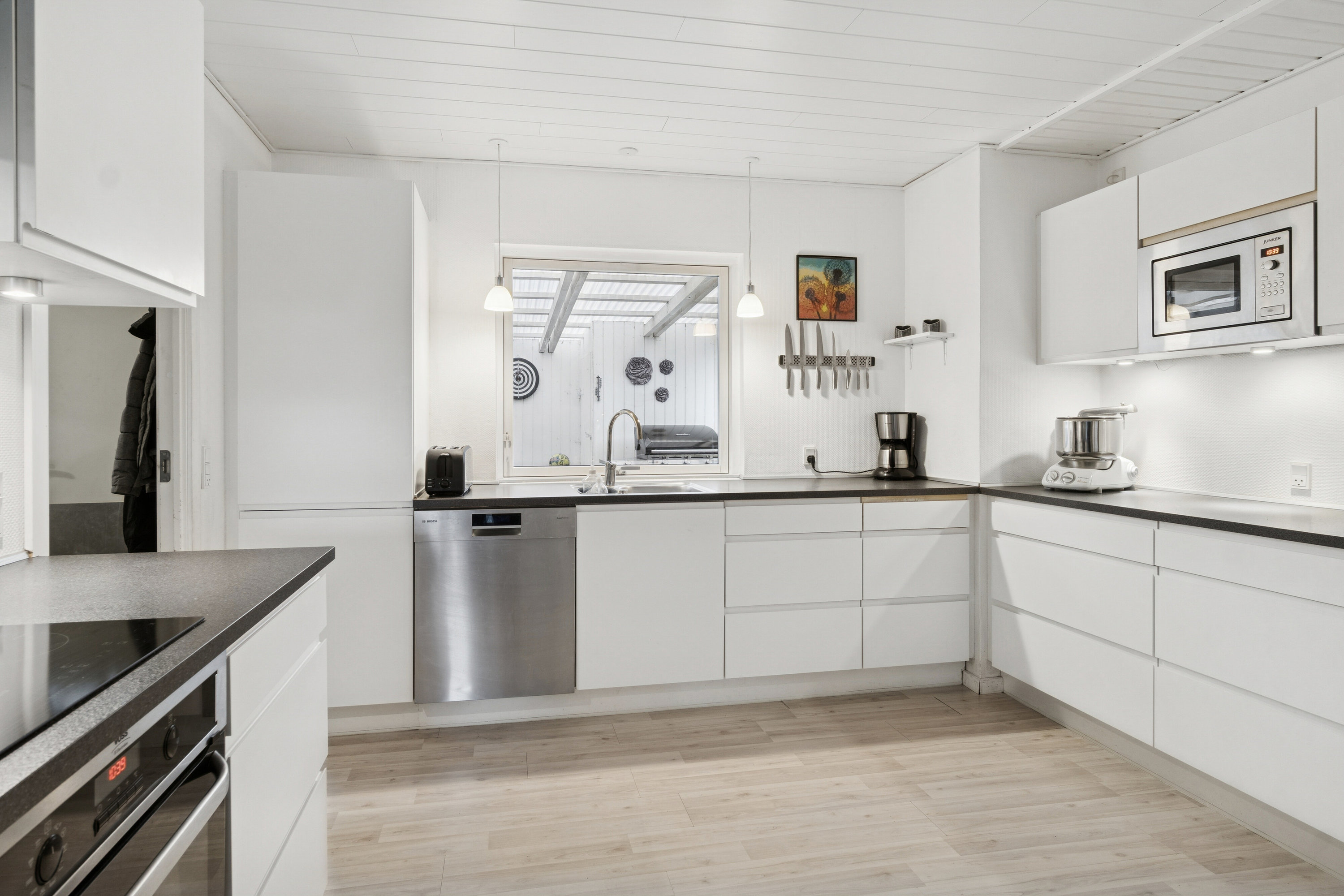 Fremhævet køkken billede i fuldskærmstilstand. Billede af Egevej 10, Undløse, 4340 Tølløse