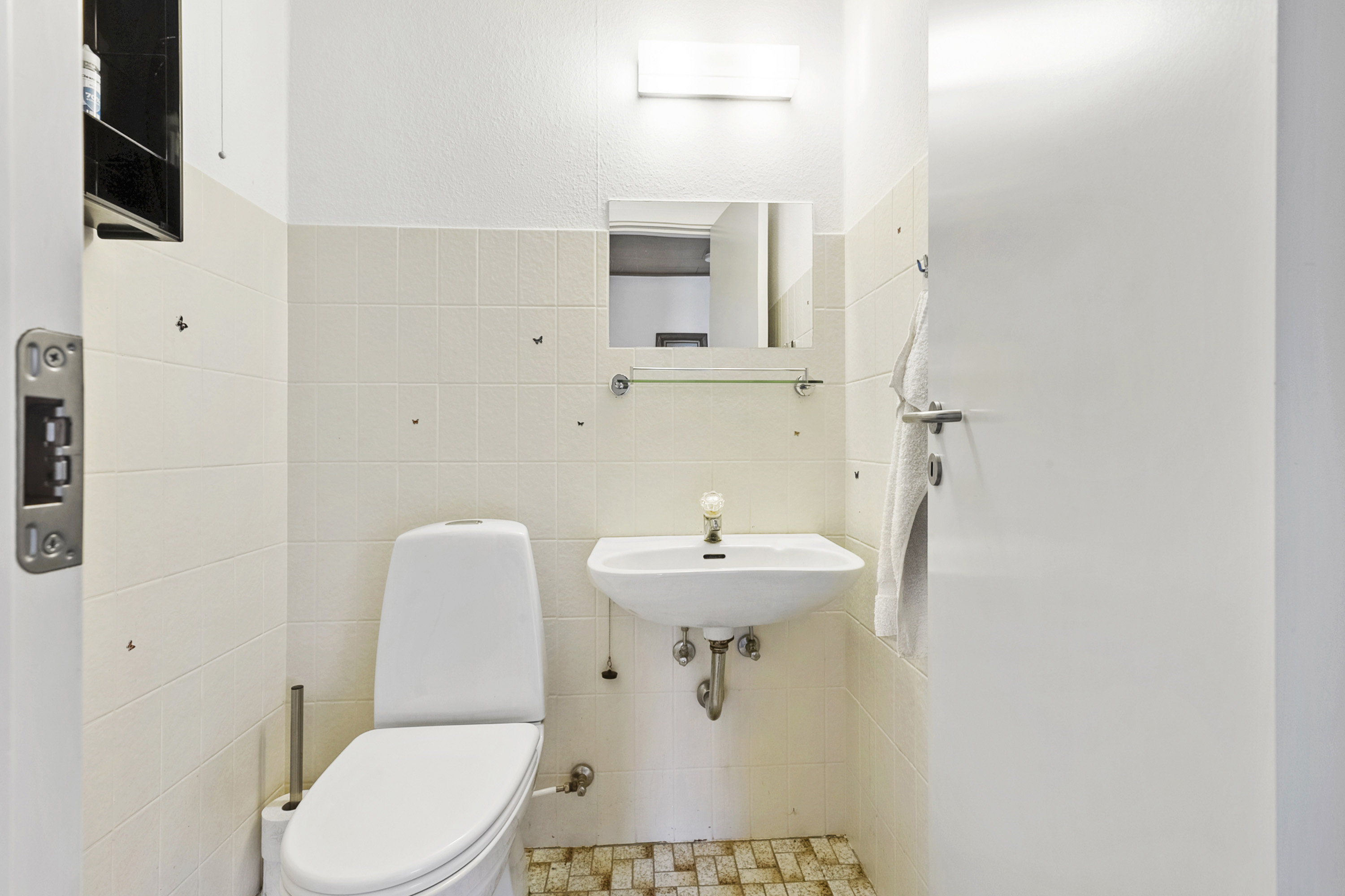 Fremhævet toilet billede i fuldskærmstilstand. Billede af Brunbjergvej 58, Løjt Kirkeby, 6200 Aabenraa