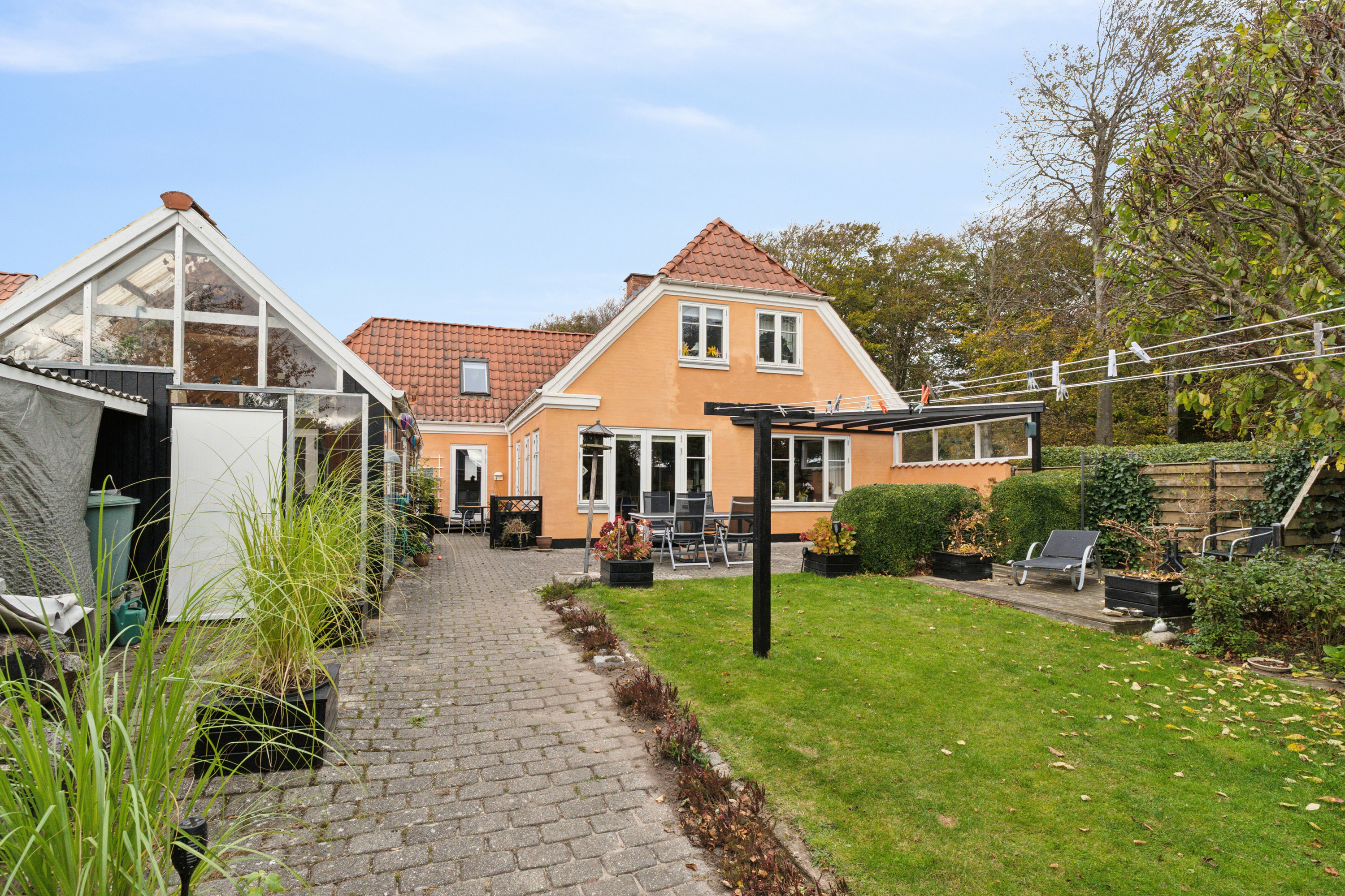 Miniaturebillede 2: set fra haven. Billede af Fredensgade 12, 9870 Sindal