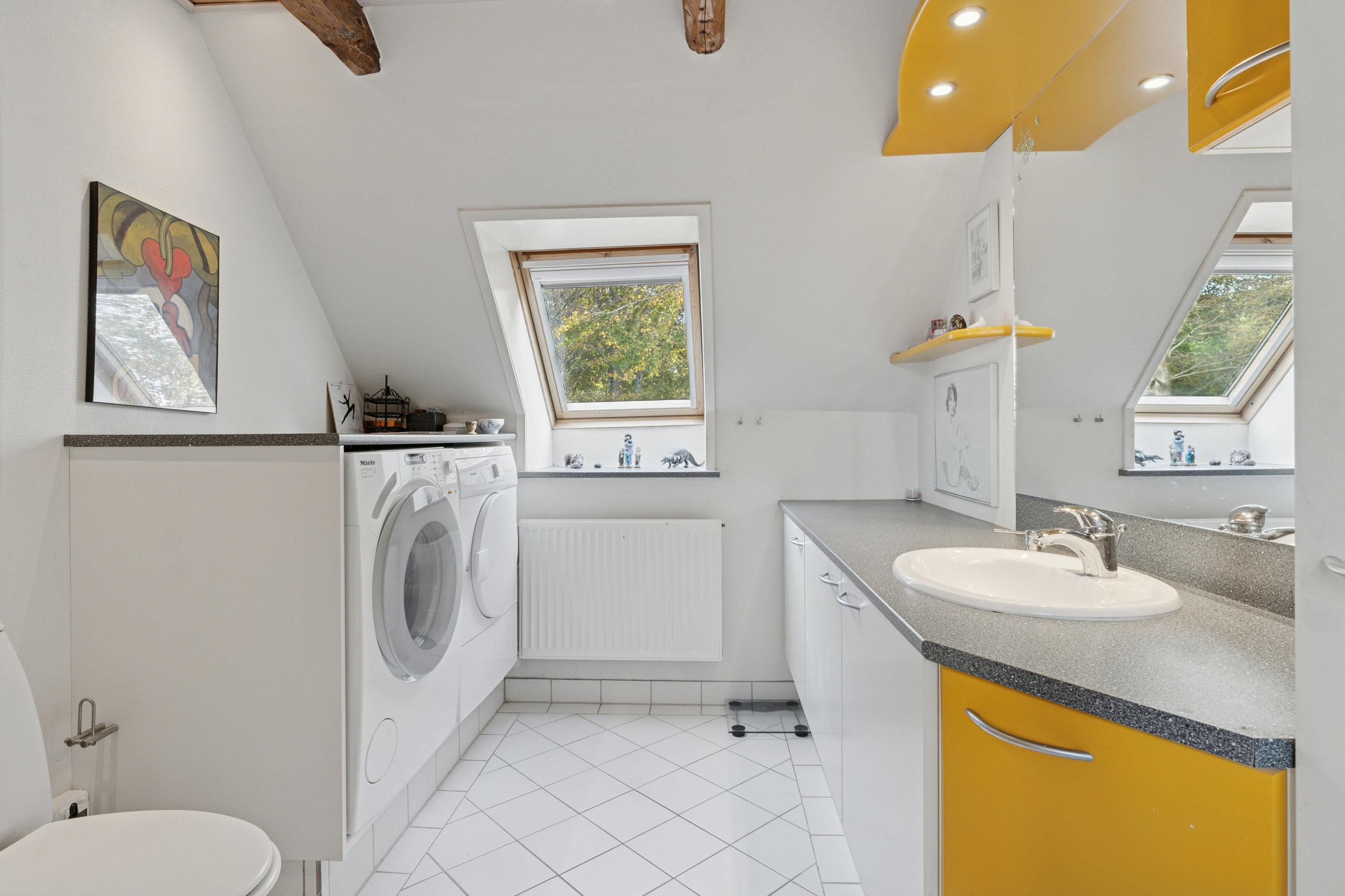 Fremhævet badeværelse billede i fuldskærmstilstand. Billede af Fredensgade 12, 9870 Sindal