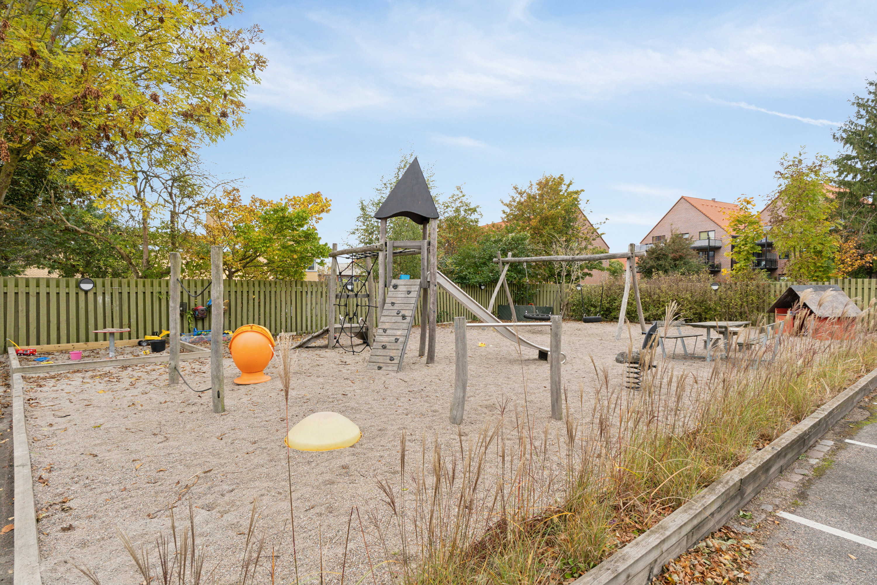 Fremhævet udendørs billede i fuldskærmstilstand. Billede af Næsborgvej 54, st.. tv., 2650 Hvidovre