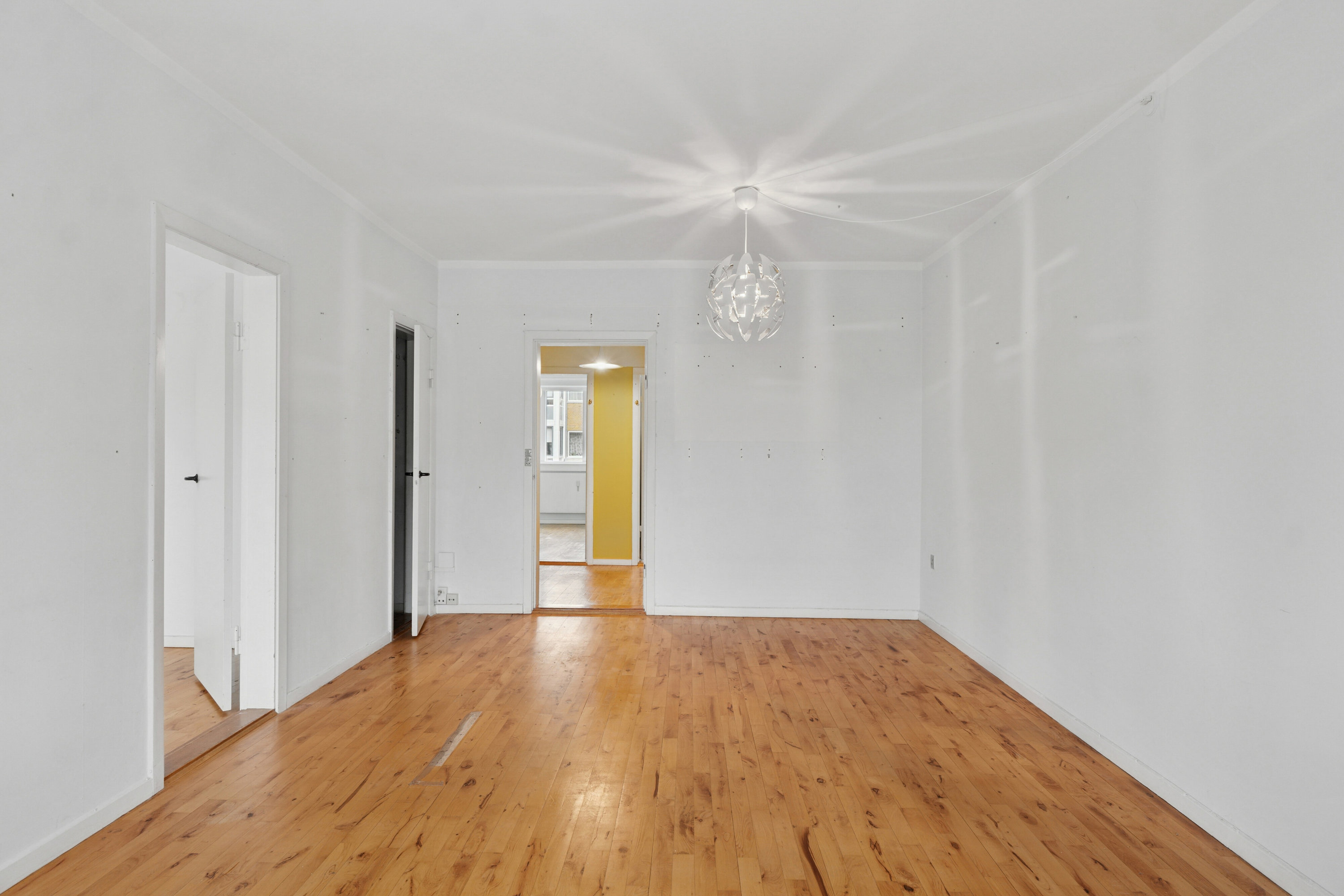 Fremhævet stue billede i fuldskærmstilstand. Billede af Næsborgvej 54, st.. tv., 2650 Hvidovre