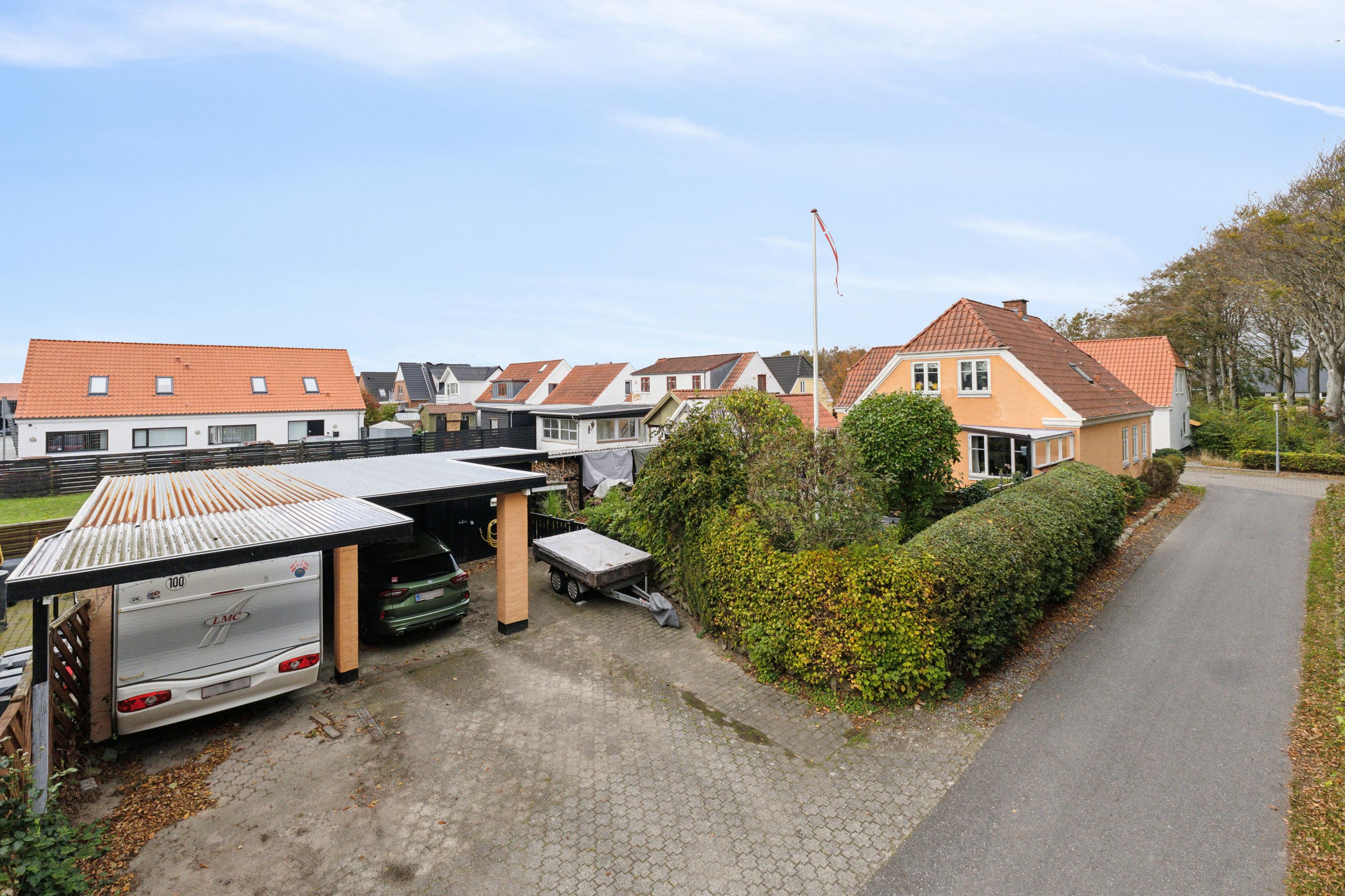 Fremhævet set fra vejen billede i fuldskærmstilstand. Billede af Fredensgade 12, 9870 Sindal