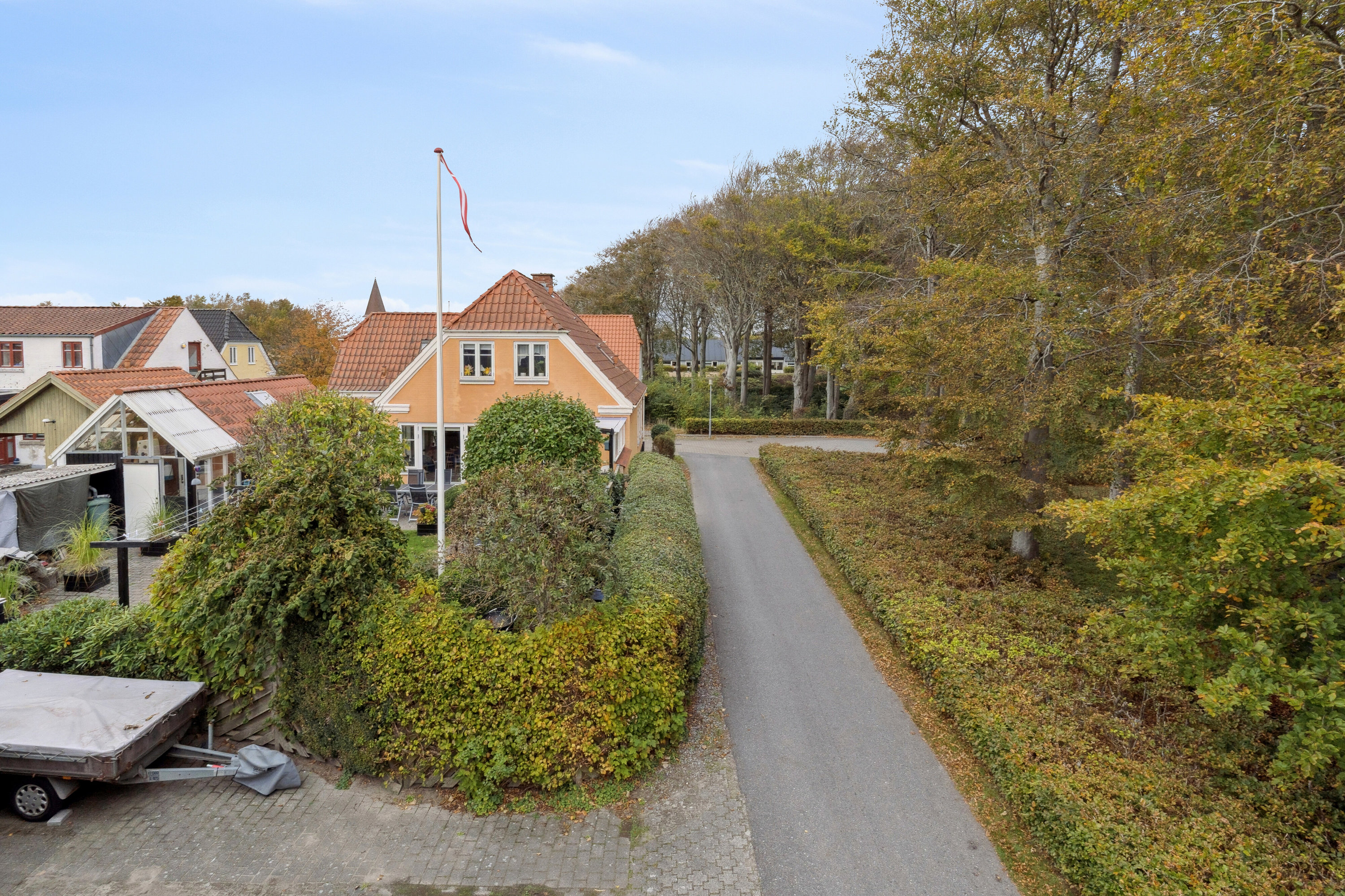 Fremhævet set fra vejen billede i fuldskærmstilstand. Billede af Fredensgade 12, 9870 Sindal