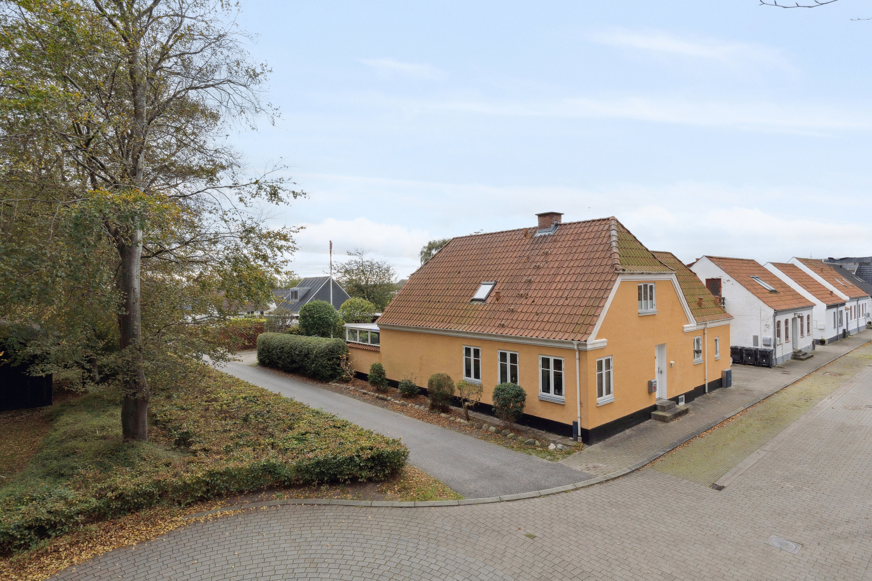 Fremhævet set fra vejen billede i fuldskærmstilstand. Billede af Fredensgade 12, 9870 Sindal