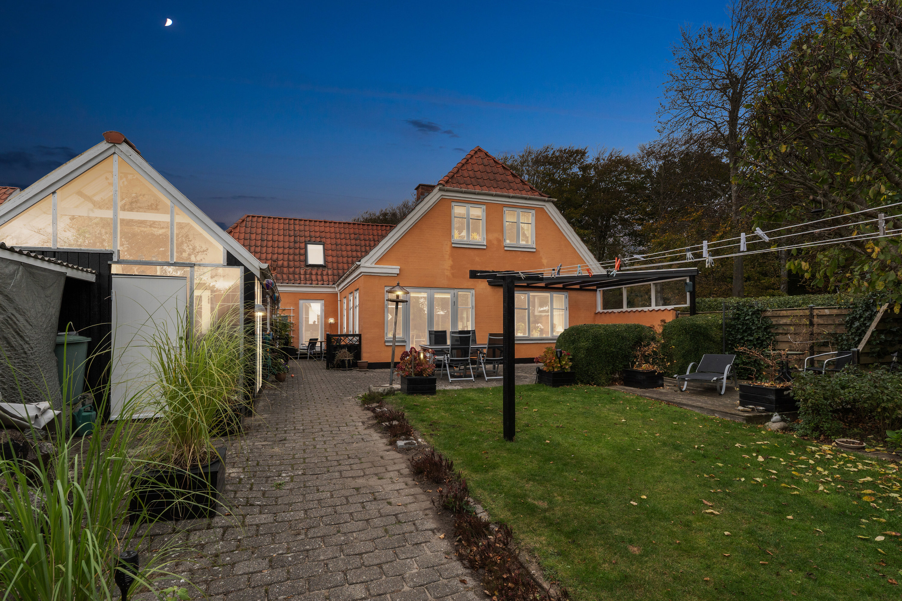 Fremhævet set fra vejen billede i fuldskærmstilstand. Billede af Fredensgade 12, 9870 Sindal