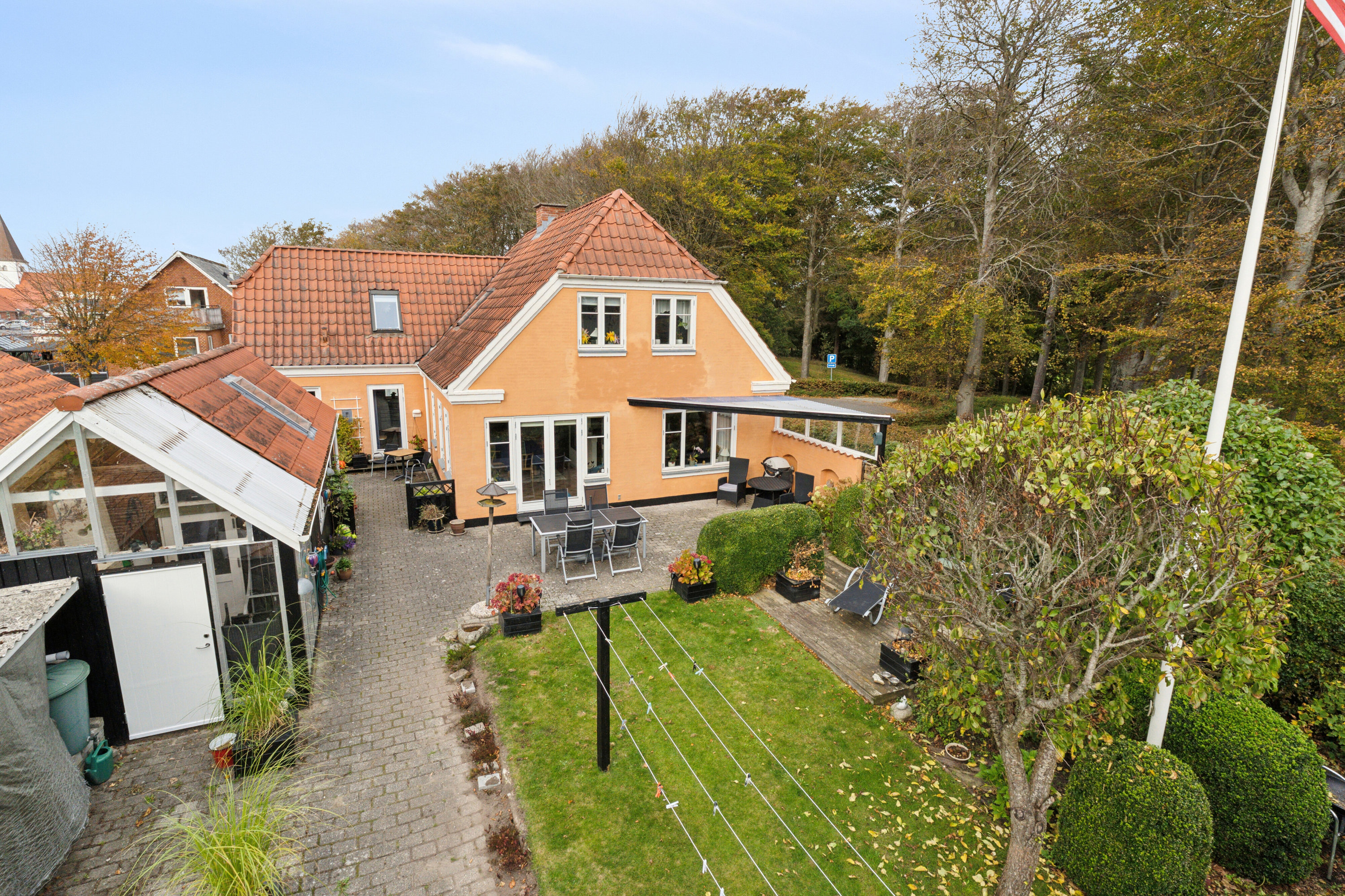 Fremhævet set fra haven billede i fuldskærmstilstand. Billede af Fredensgade 12, 9870 Sindal
