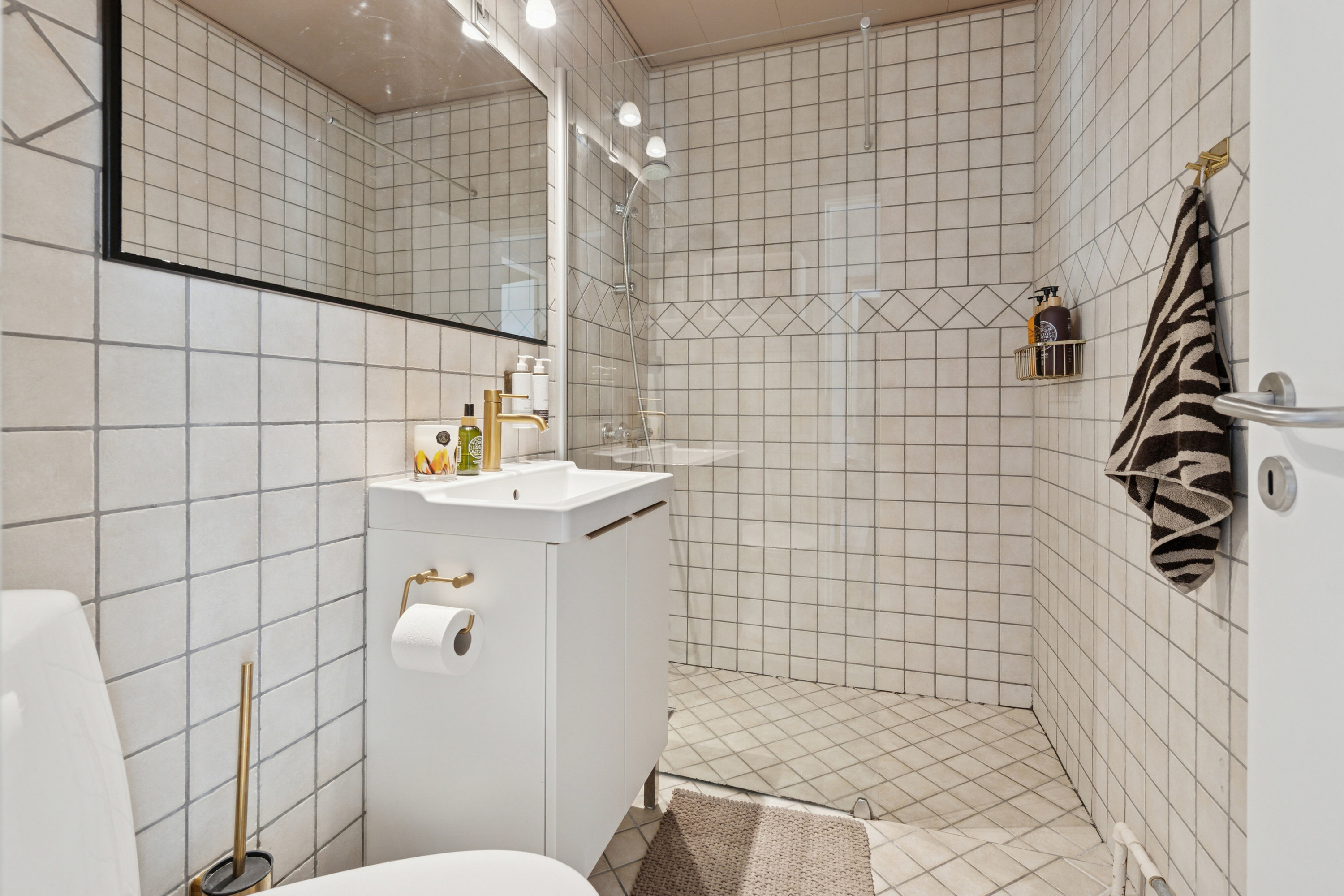 Fremhævet badeværelse billede i fuldskærmstilstand. Billede af Stensebyvejen 22, Bodilsker, 3730 Nexø