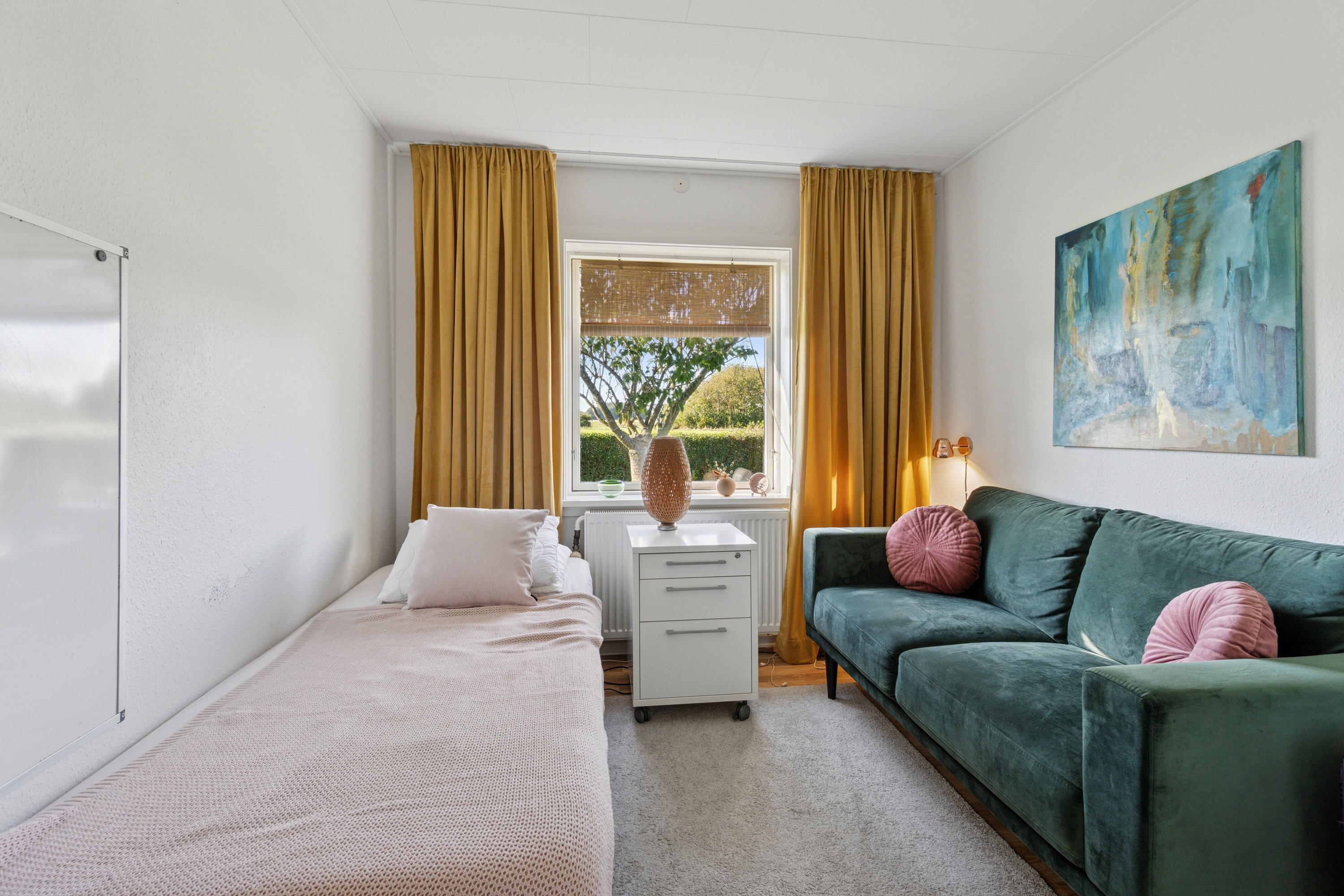 Fremhævet soveværelse billede i fuldskærmstilstand. Billede af Stensebyvejen 22, Bodilsker, 3730 Nexø