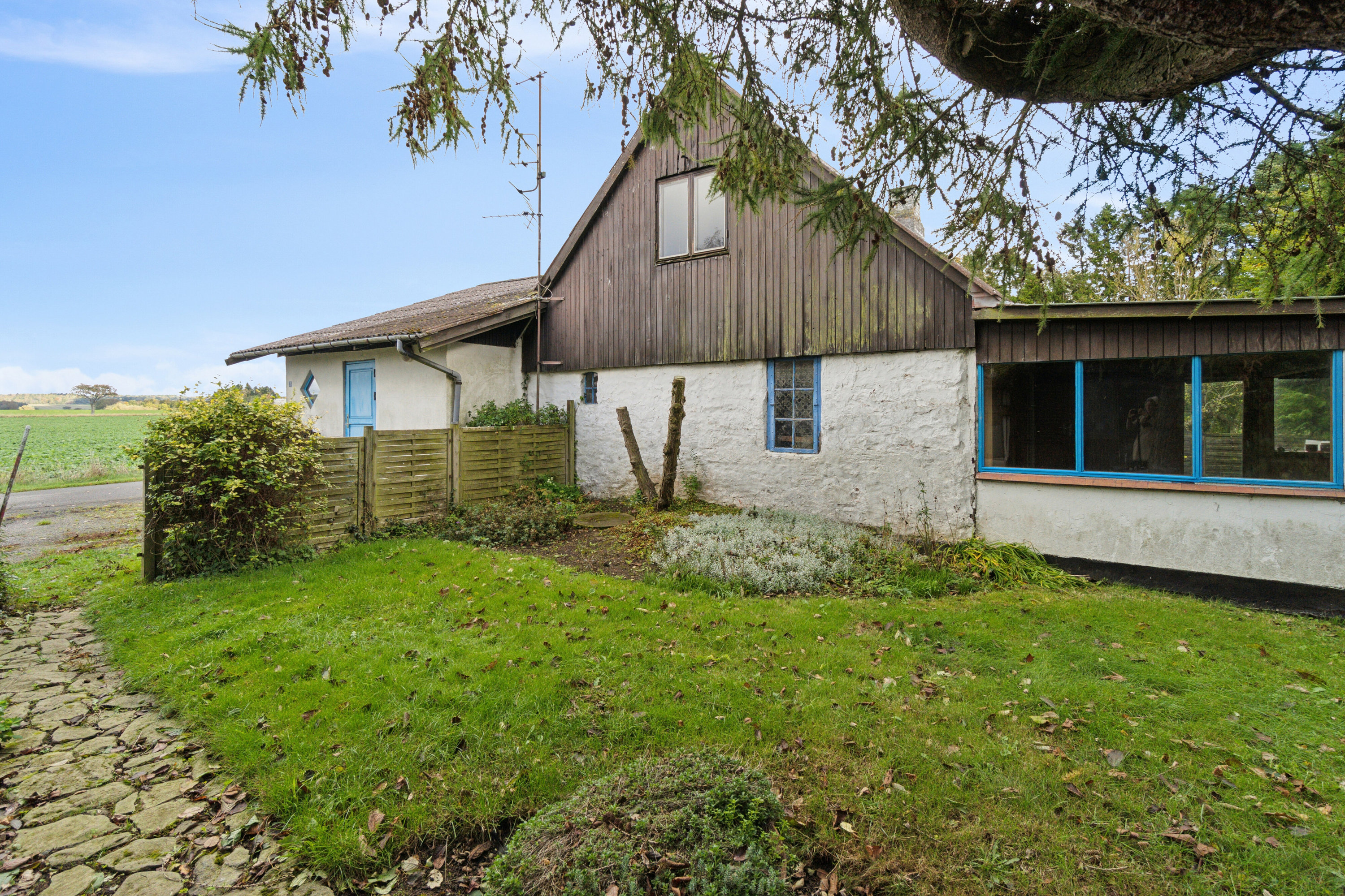 Fremhævet set fra haven billede i fuldskærmstilstand. Billede af Nordre Smålyngsvej 2, 3720 Aakirkeby