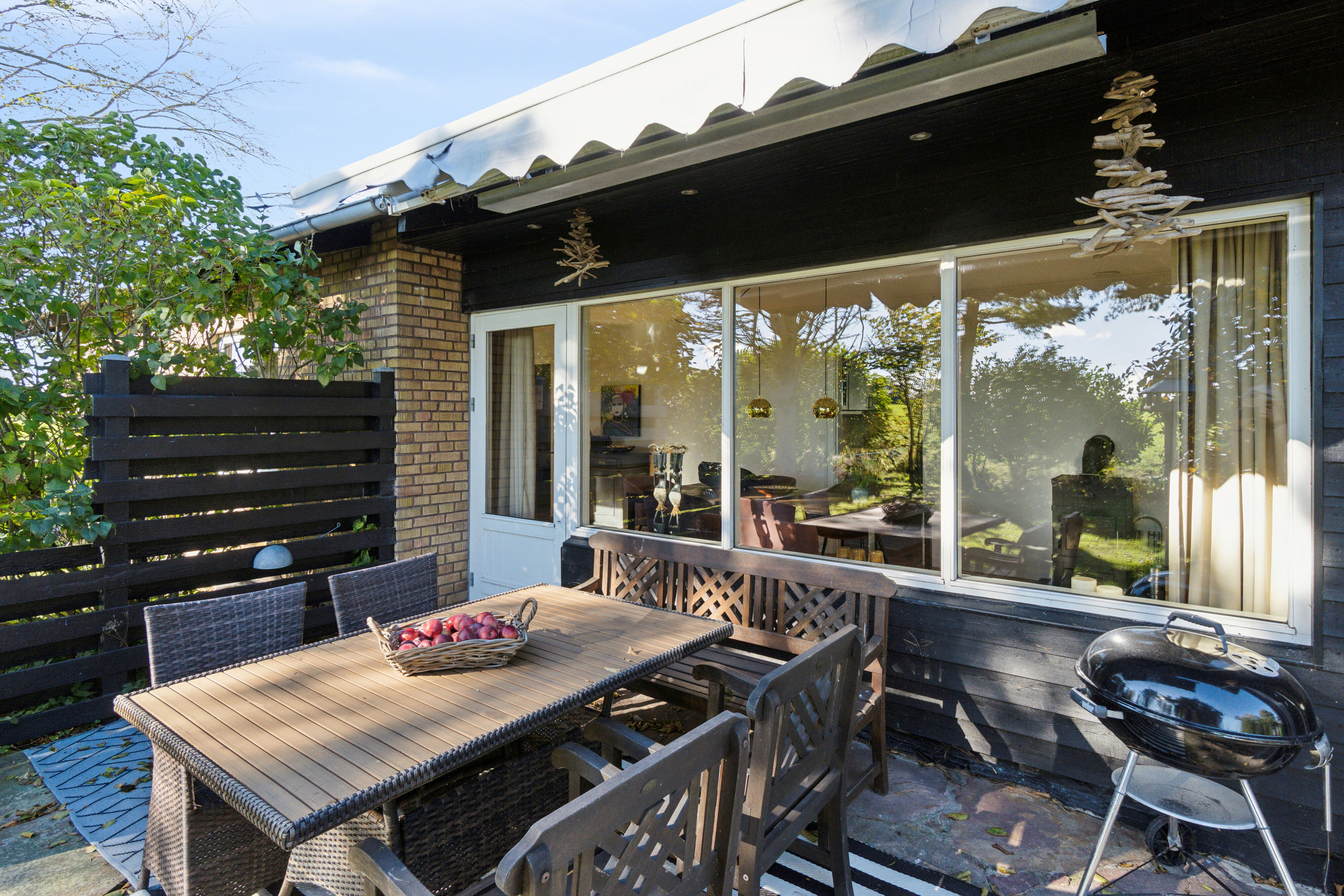 Fremhævet terrasse billede i fuldskærmstilstand. Billede af Stensebyvejen 22, Bodilsker, 3730 Nexø