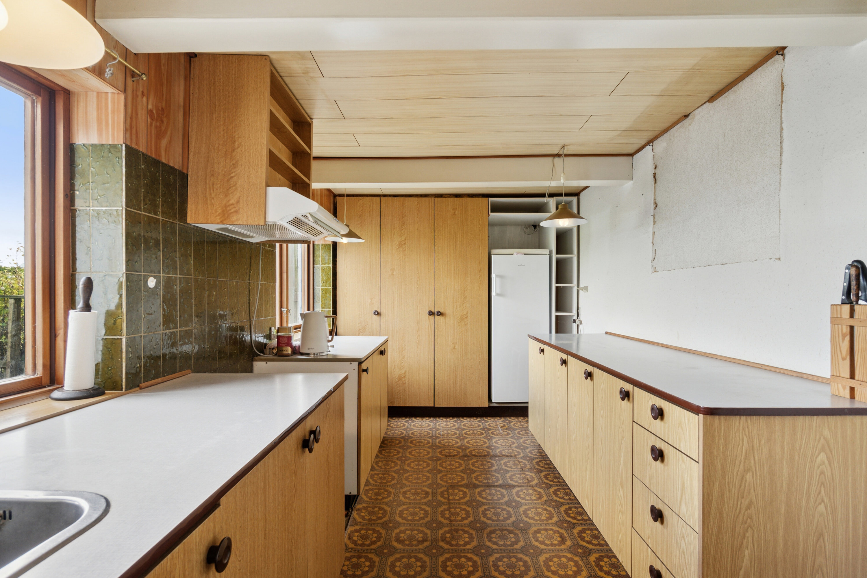 Fremhævet køkken billede i fuldskærmstilstand. Billede af Nordre Smålyngsvej 2, 3720 Aakirkeby