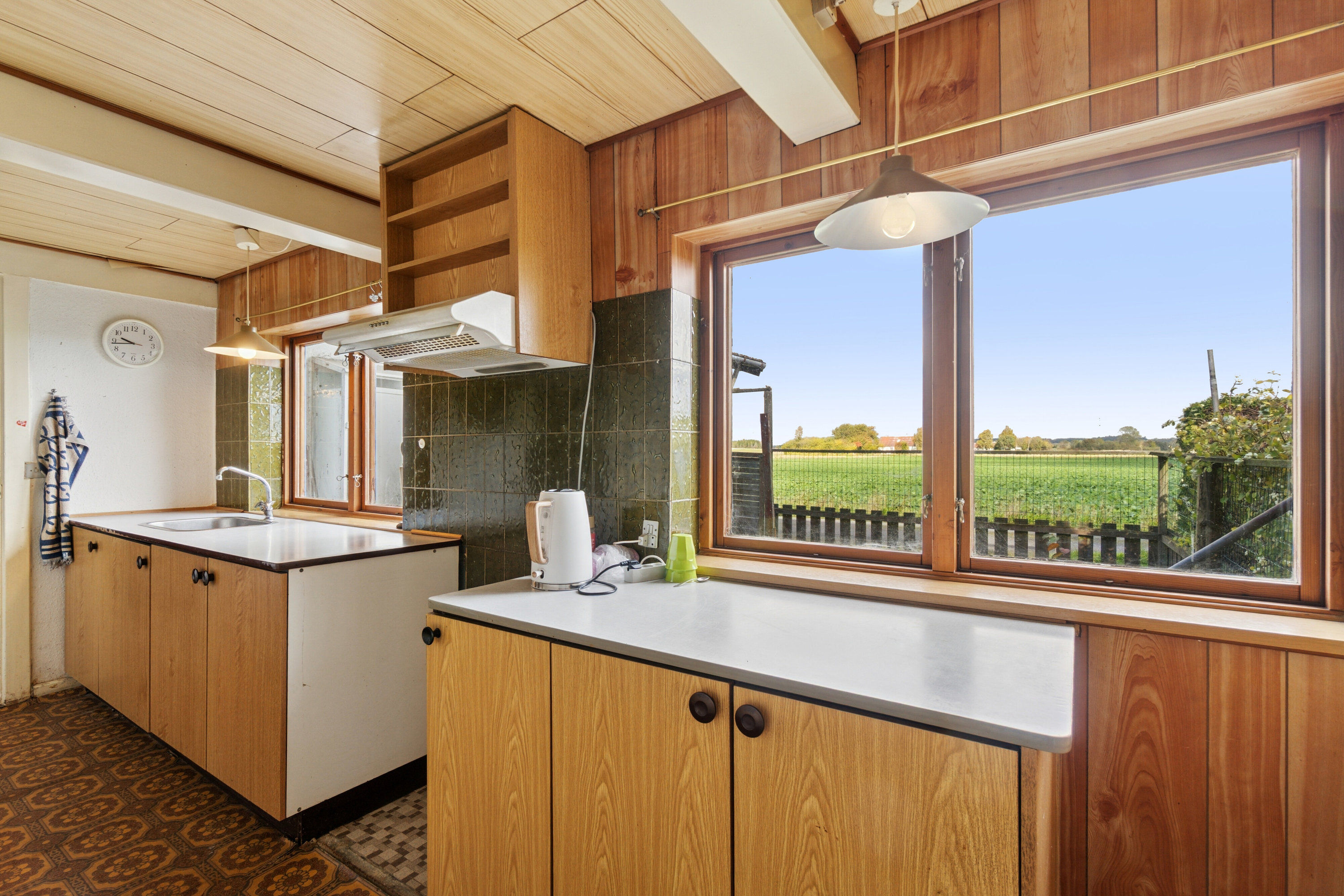 Fremhævet køkken billede i fuldskærmstilstand. Billede af Nordre Smålyngsvej 2, 3720 Aakirkeby