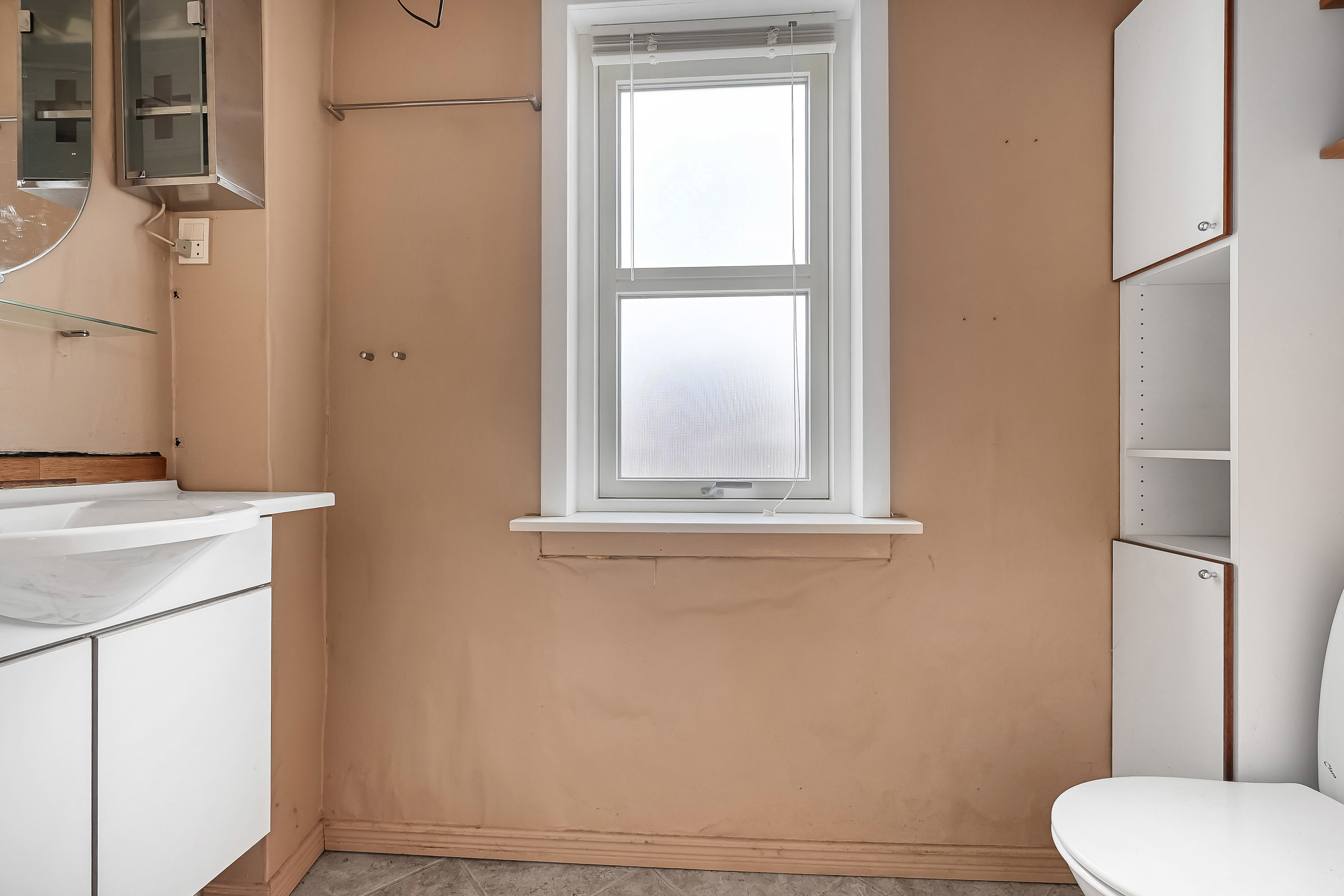 Fremhævet toilet billede i fuldskærmstilstand. Billede af Solbakken 2, 7600 Struer