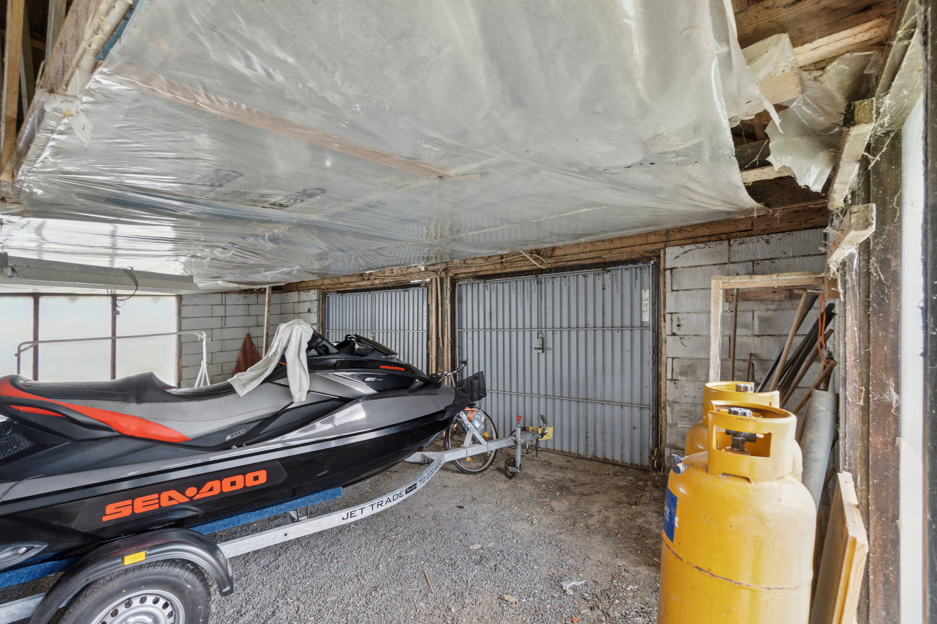 Fremhævet garage billede i fuldskærmstilstand. Billede af Nordre Smålyngsvej 2, 3720 Aakirkeby