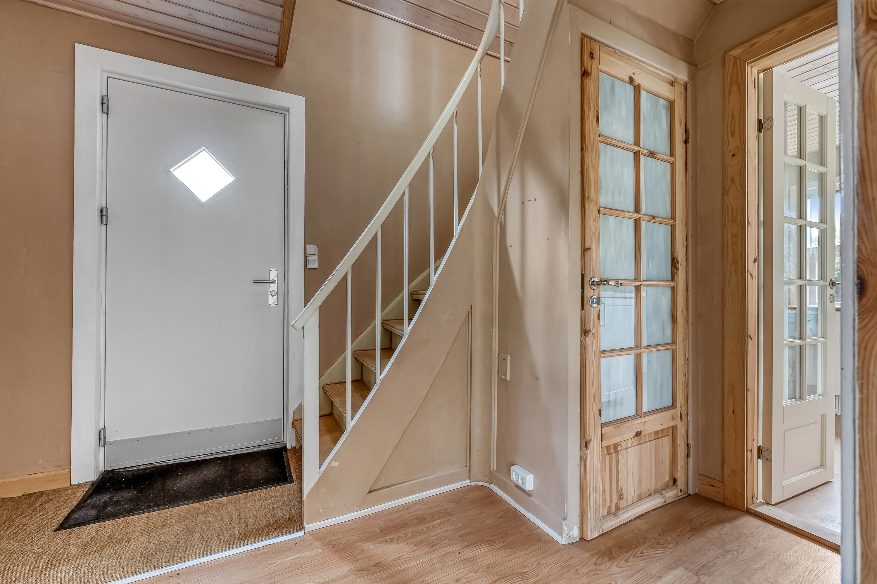 Fremhævet entré billede i fuldskærmstilstand. Billede af Solbakken 2, 7600 Struer