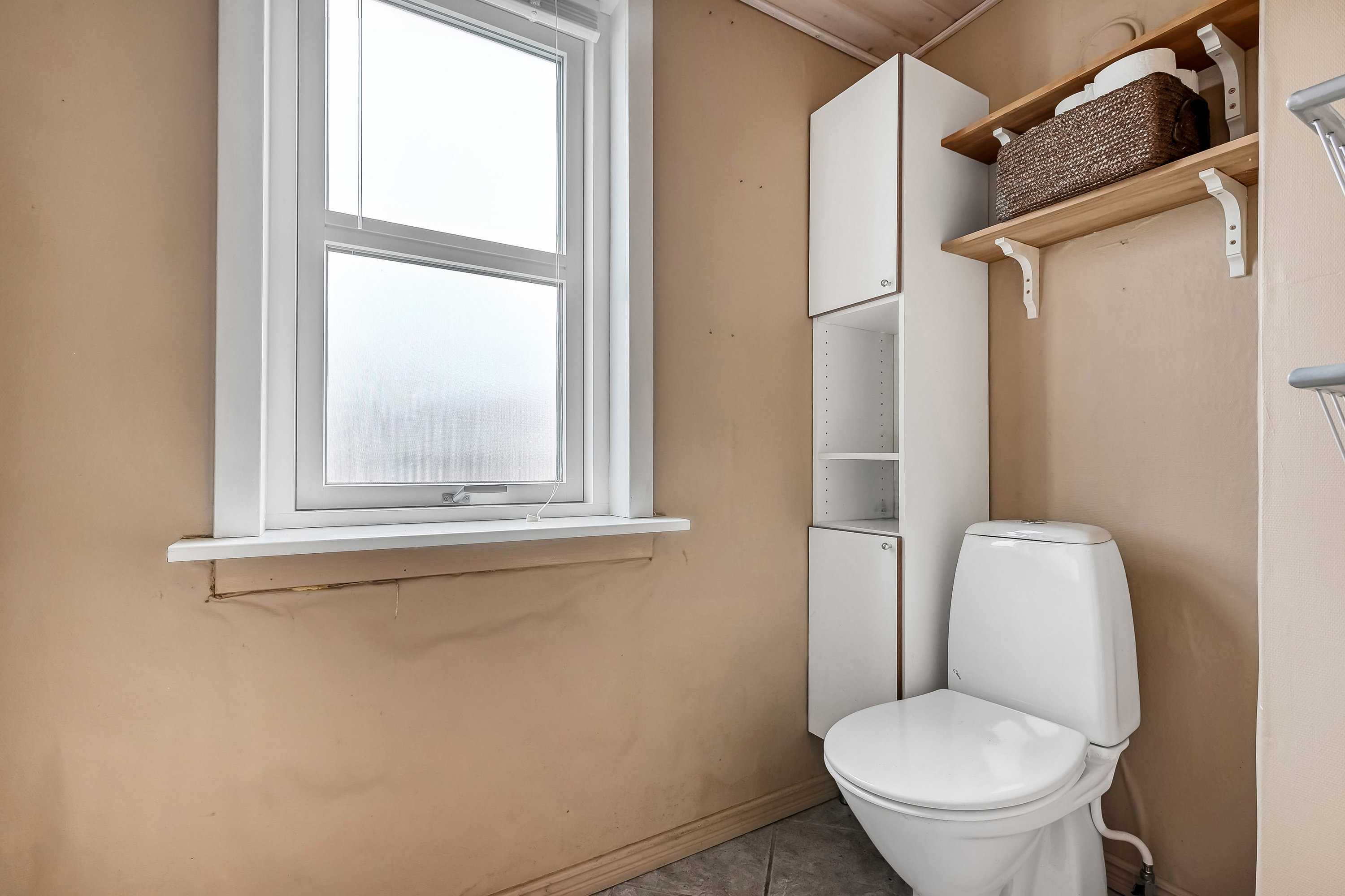 Fremhævet toilet billede i fuldskærmstilstand. Billede af Solbakken 2, 7600 Struer