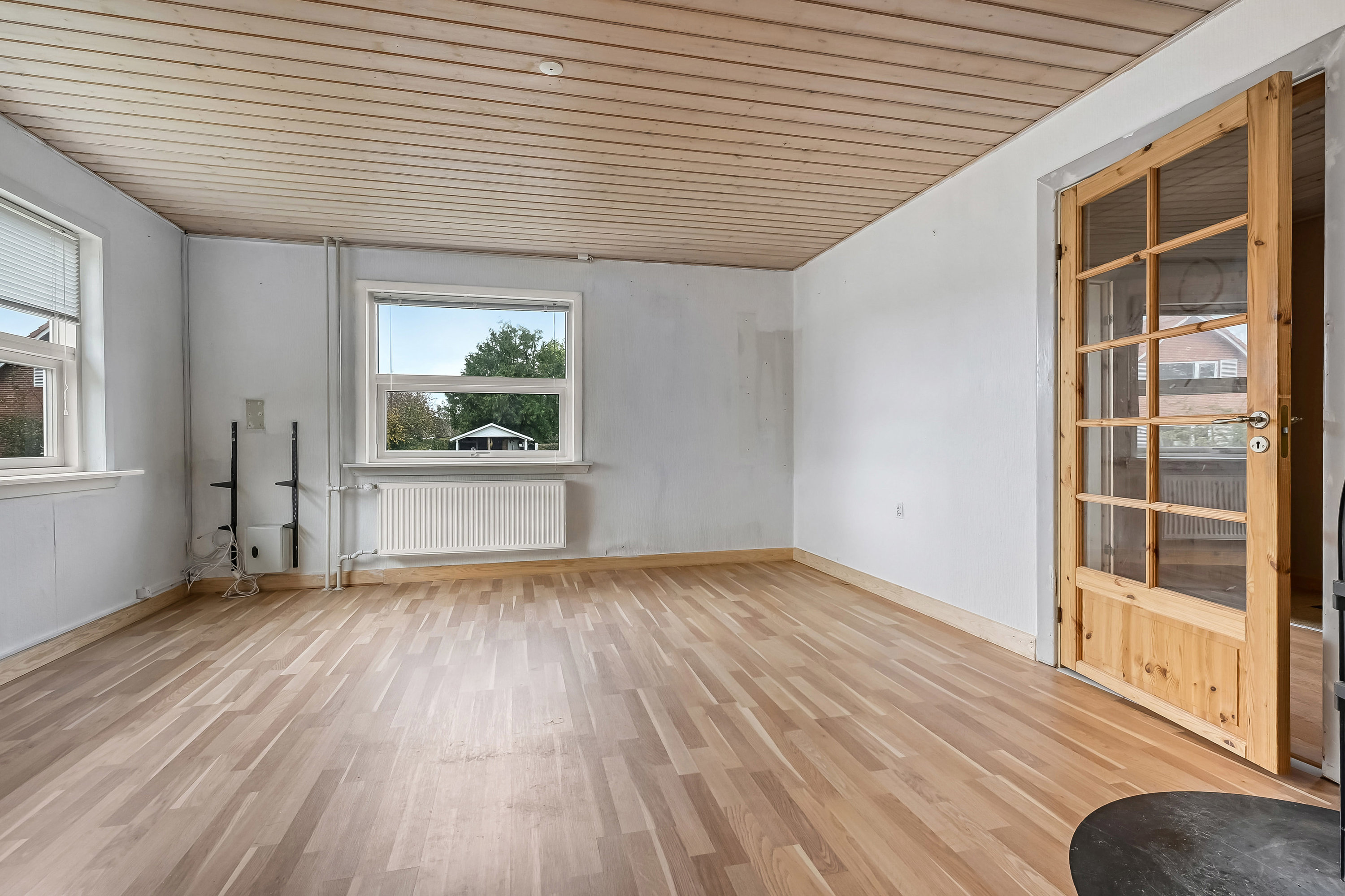 Fremhævet stue billede i fuldskærmstilstand. Billede af Solbakken 2, 7600 Struer