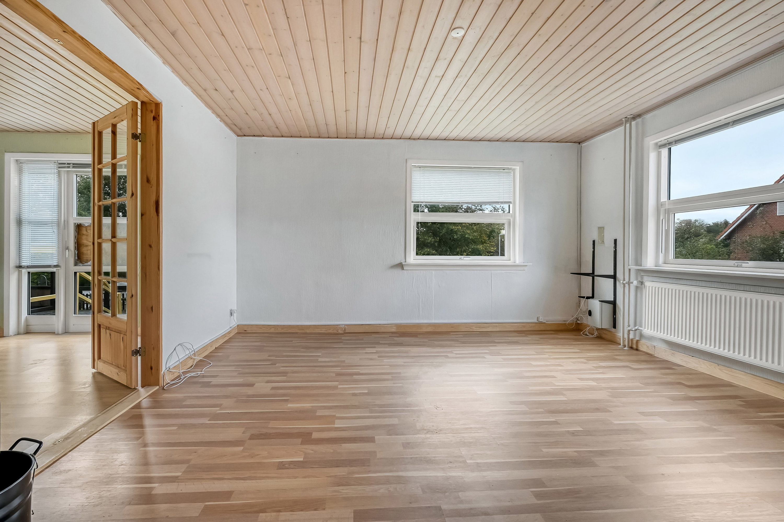 Fremhævet stue billede i fuldskærmstilstand. Billede af Solbakken 2, 7600 Struer