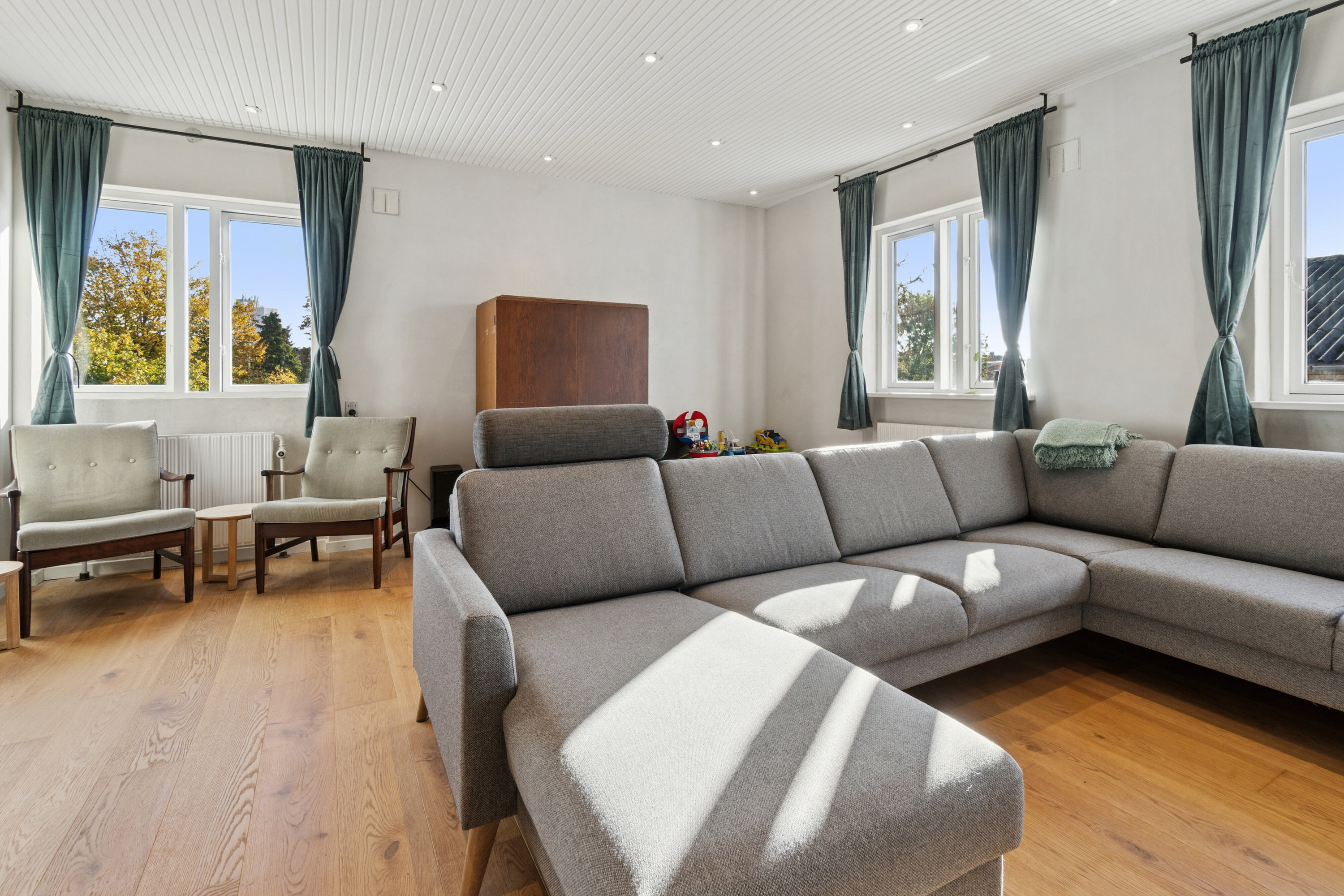 Fremhævet stue billede i fuldskærmstilstand. Billede af Morbærstien 5, Rønne, 3700 Rønne