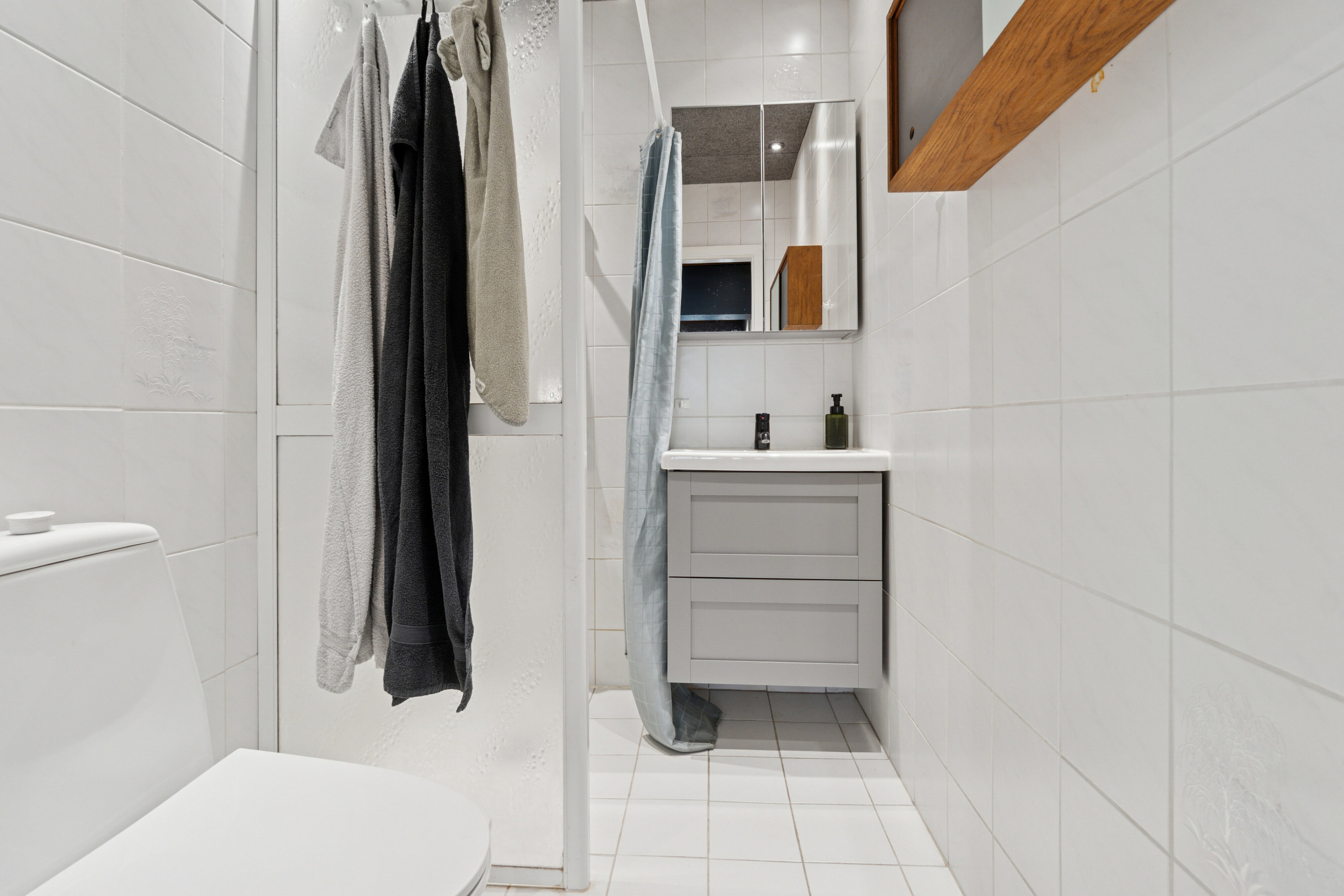 Fremhævet badeværelse billede i fuldskærmstilstand. Billede af Morbærstien 5, Rønne, 3700 Rønne