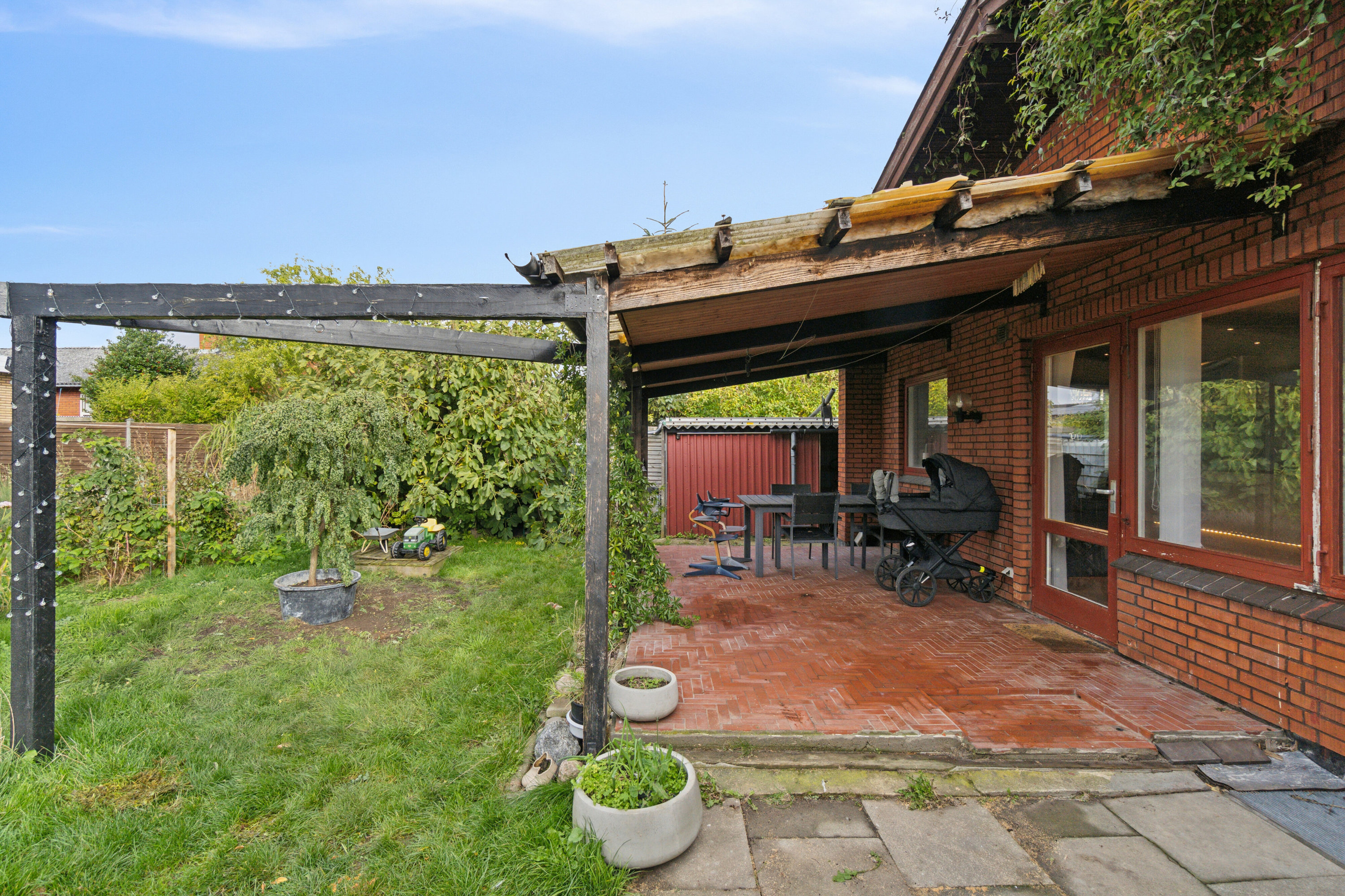 Fremhævet udendørs billede i fuldskærmstilstand. Billede af Morbærstien 5, Rønne, 3700 Rønne