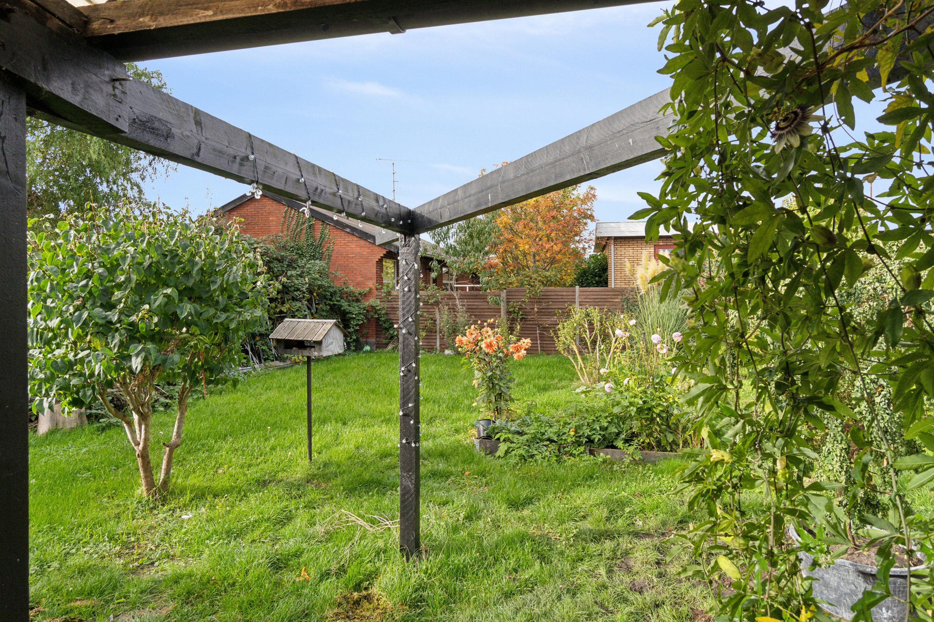 Fremhævet udendørs billede i fuldskærmstilstand. Billede af Morbærstien 5, Rønne, 3700 Rønne