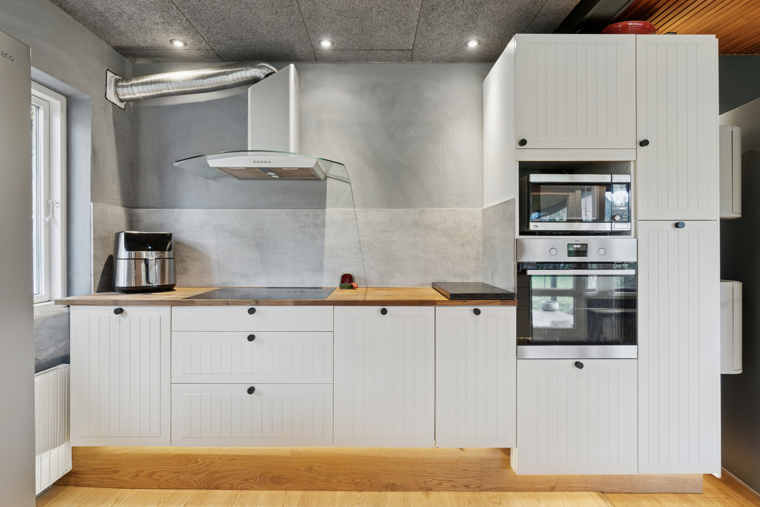 Fremhævet køkken billede i fuldskærmstilstand. Billede af Morbærstien 5, Rønne, 3700 Rønne