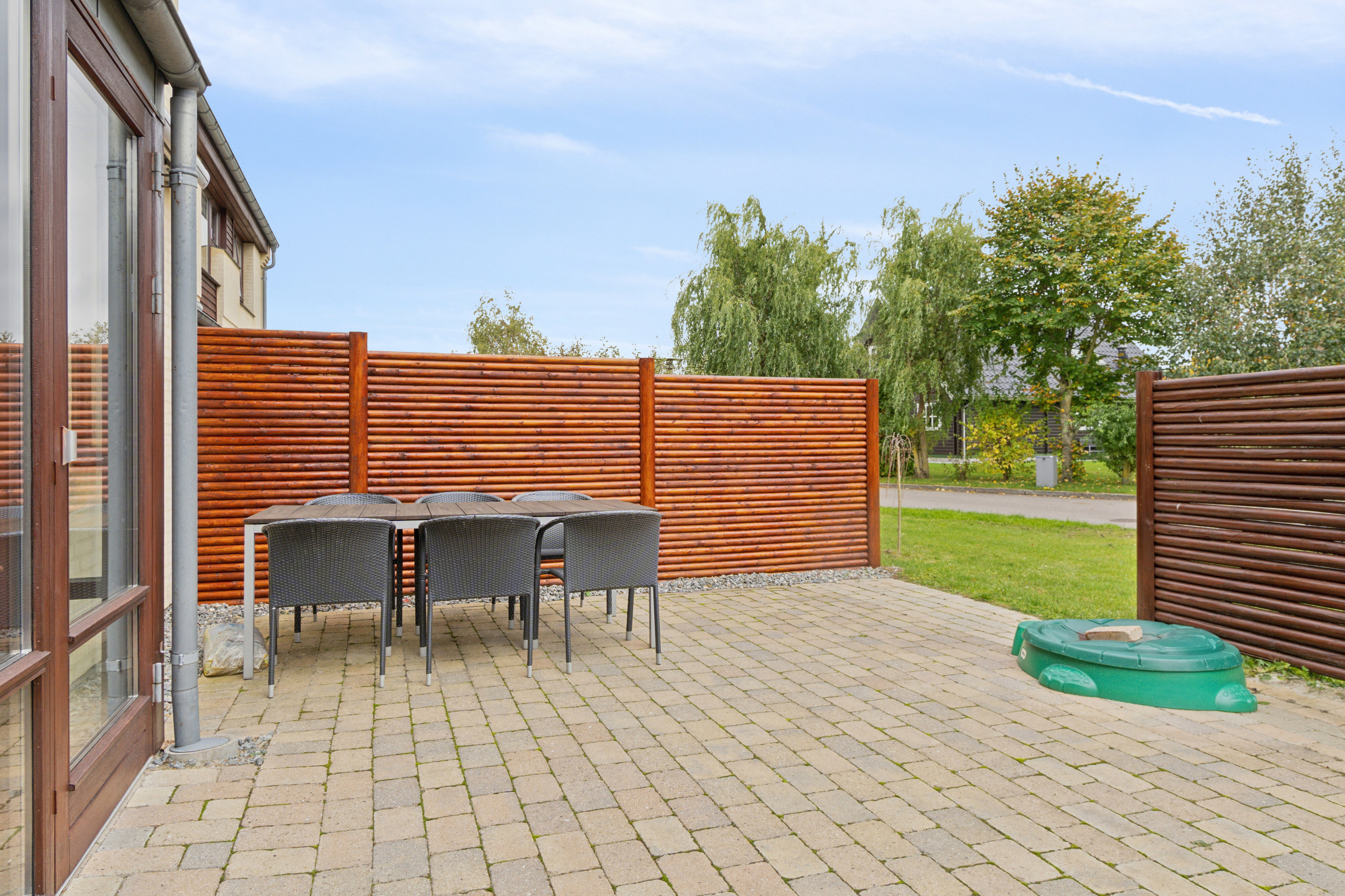 Fremhævet terrasse billede i fuldskærmstilstand. Billede af Stensbjerg 18, 2600 Glostrup