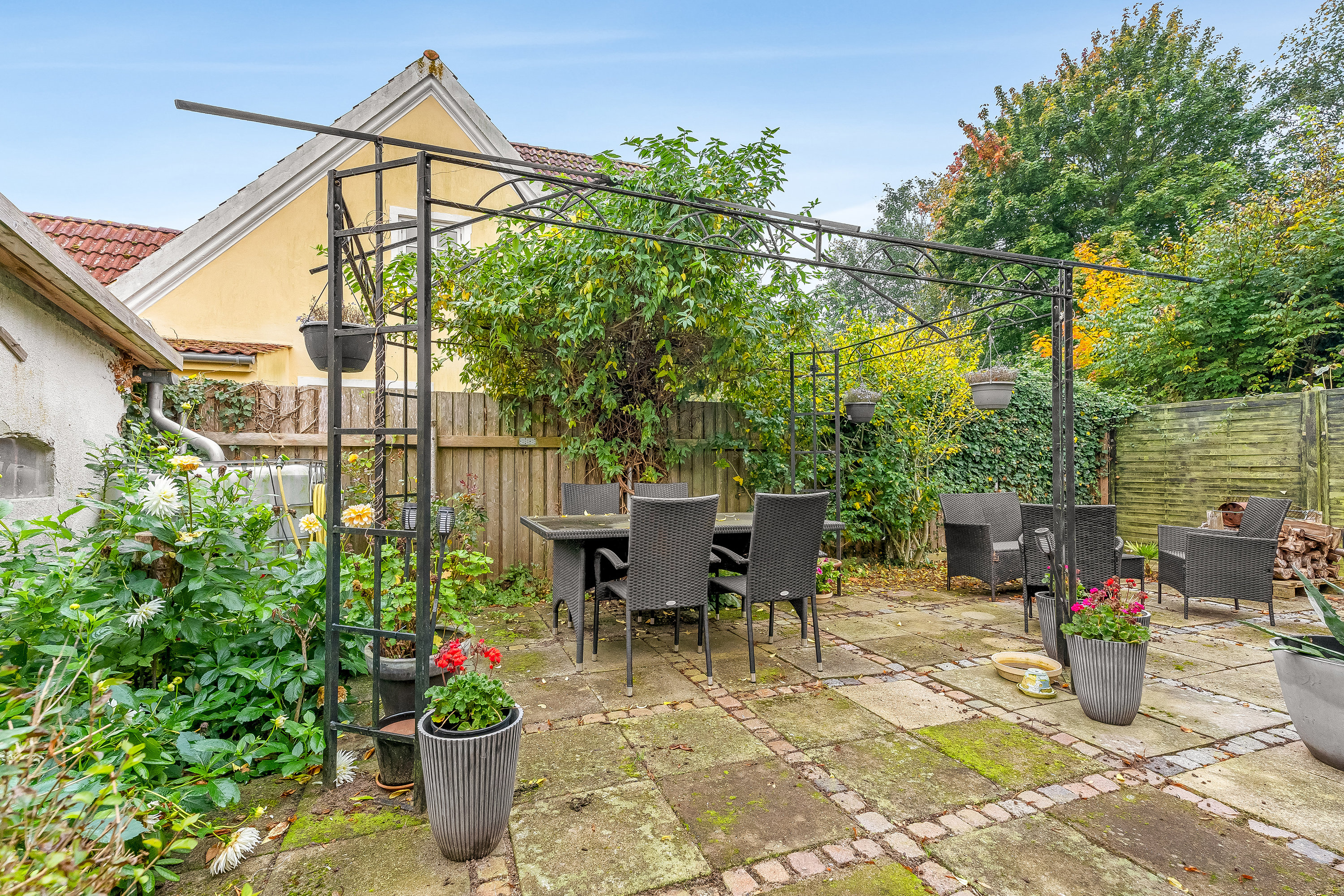 Fremhævet terrasse billede i fuldskærmstilstand. Billede af Stationsvej 19, 4941 Bandholm