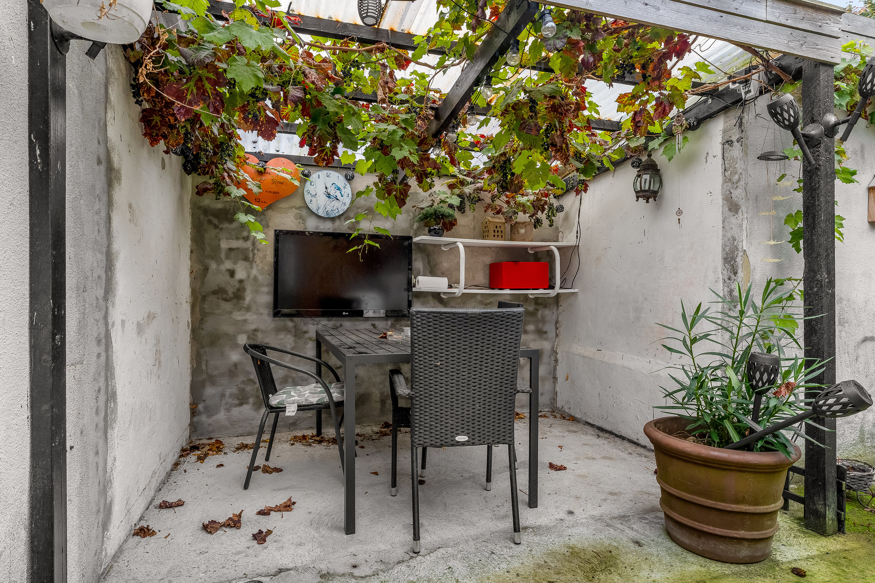 Fremhævet overdækket terrasse billede i fuldskærmstilstand. Billede af Stationsvej 19, 4941 Bandholm