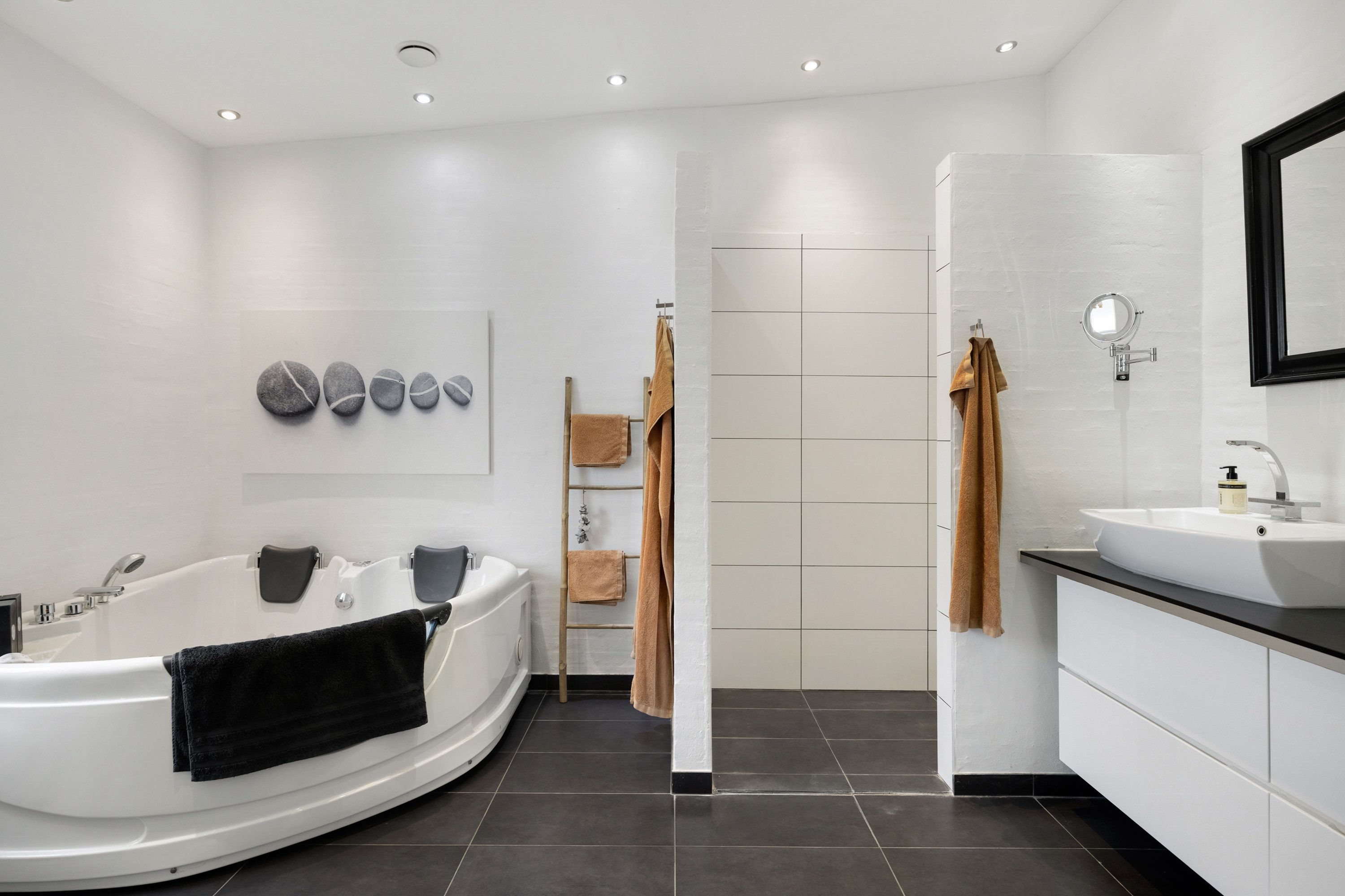 Fremhævet  billede i fuldskærmstilstand. Billede af Østervænget 32, 8381 Tilst