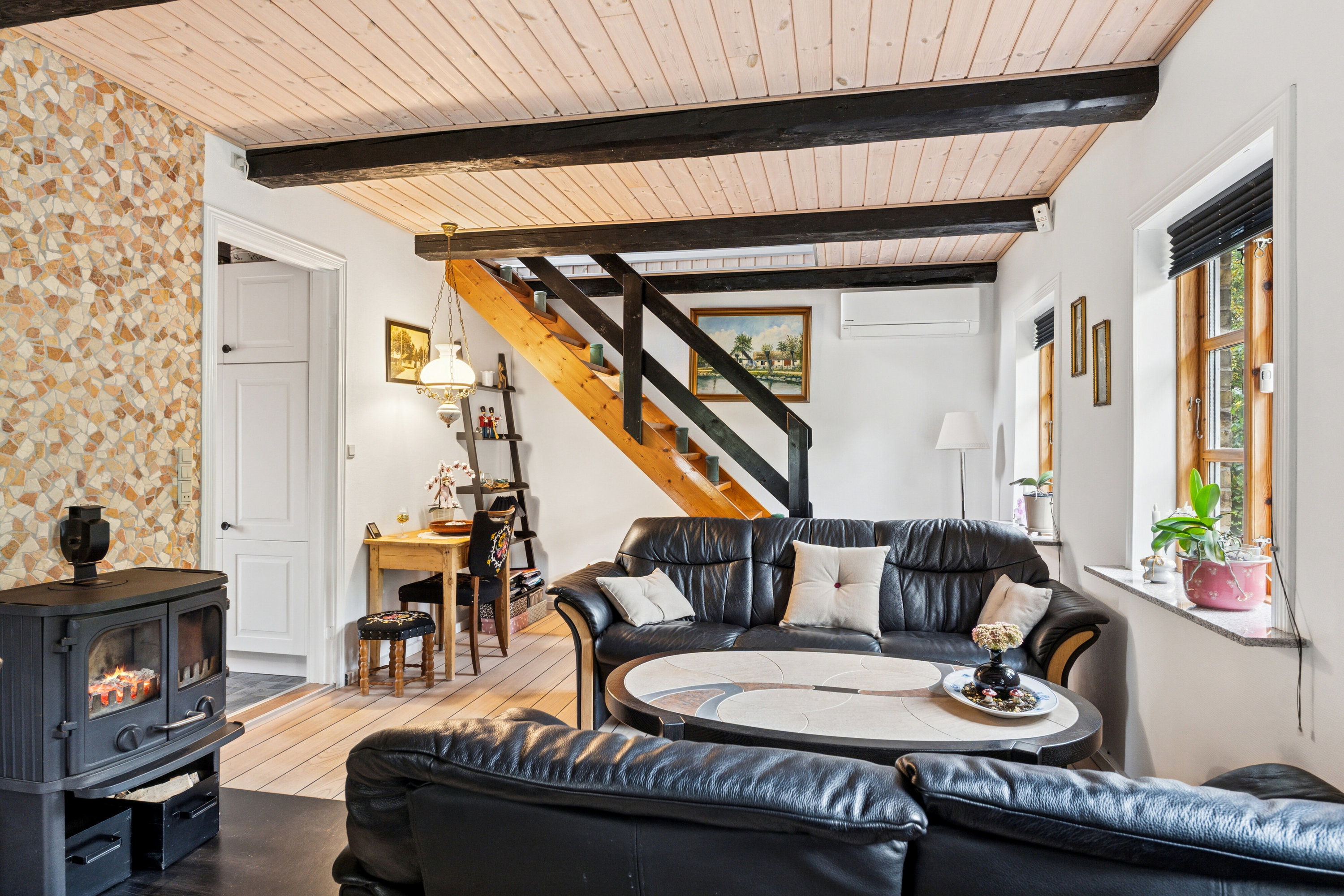 Fremhævet stue billede i fuldskærmstilstand. Billede af Egernvej 11, Hyllinge, 4700 Næstved