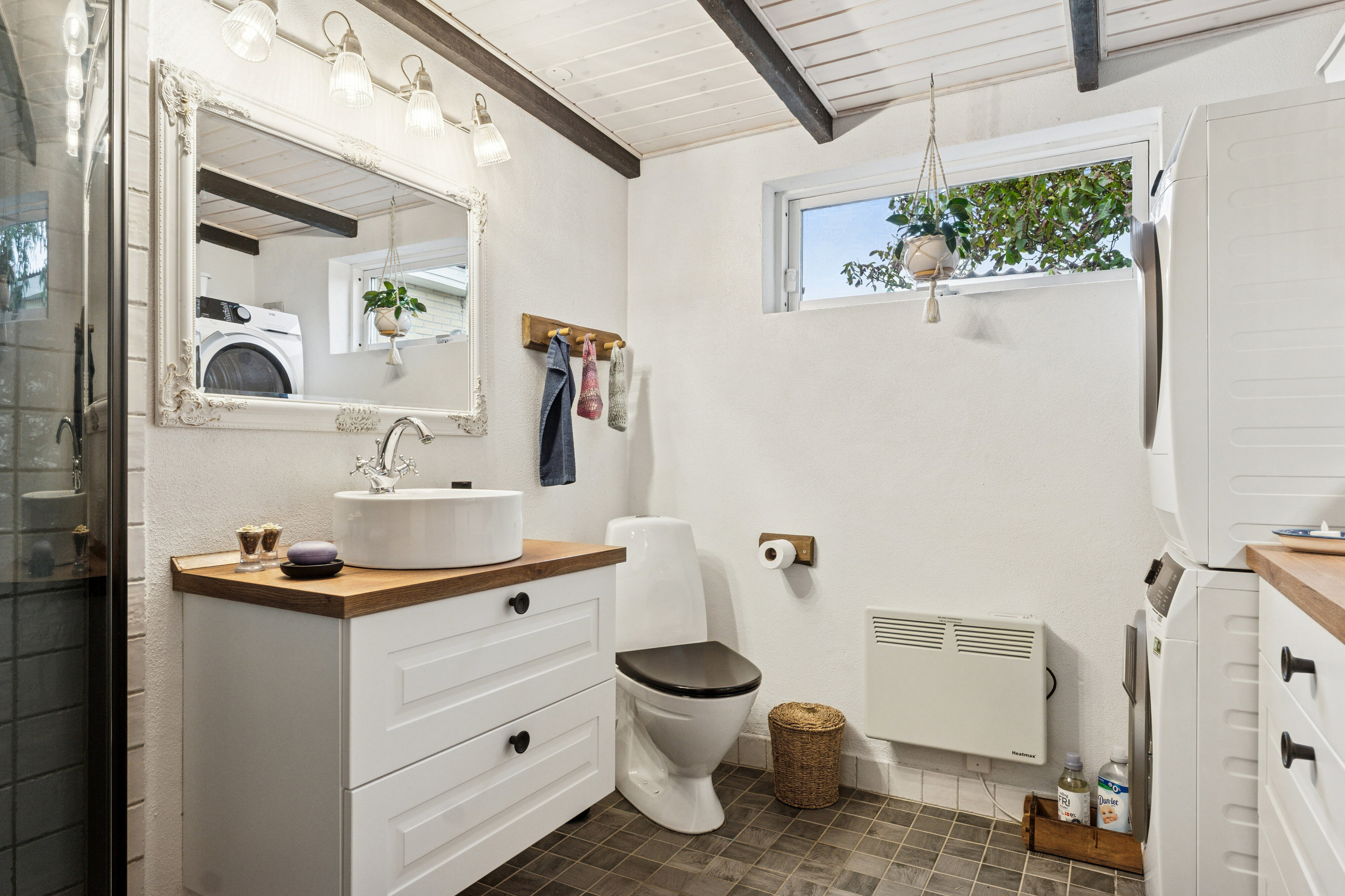 Fremhævet badeværelse billede i fuldskærmstilstand. Billede af Egernvej 11, Hyllinge, 4700 Næstved