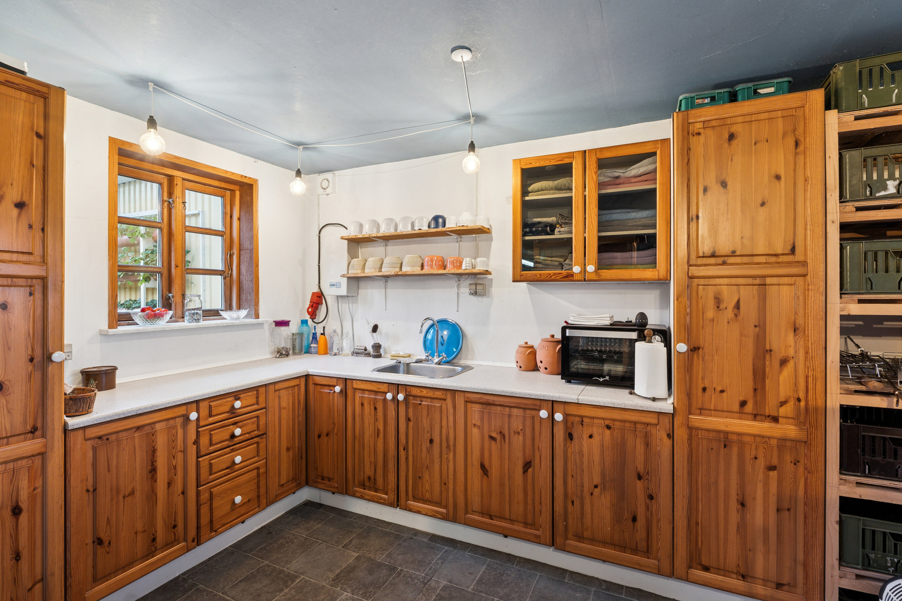 Fremhævet køkken billede i fuldskærmstilstand. Billede af Egernvej 11, Hyllinge, 4700 Næstved