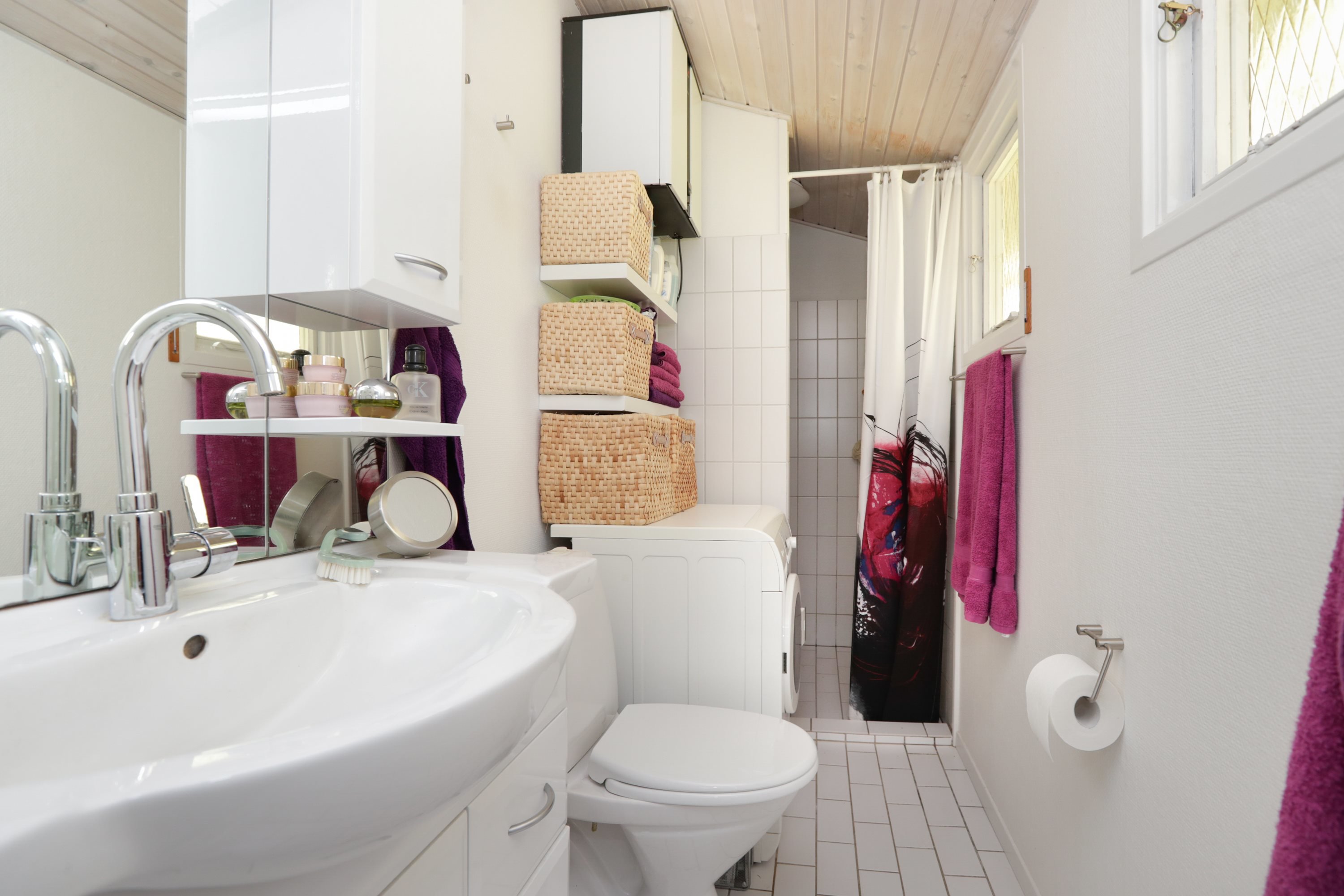 Fremhævet badeværelse billede i fuldskærmstilstand. Billede af Toplærkevej 13, Dybendal, 4190 Munke Bjergby