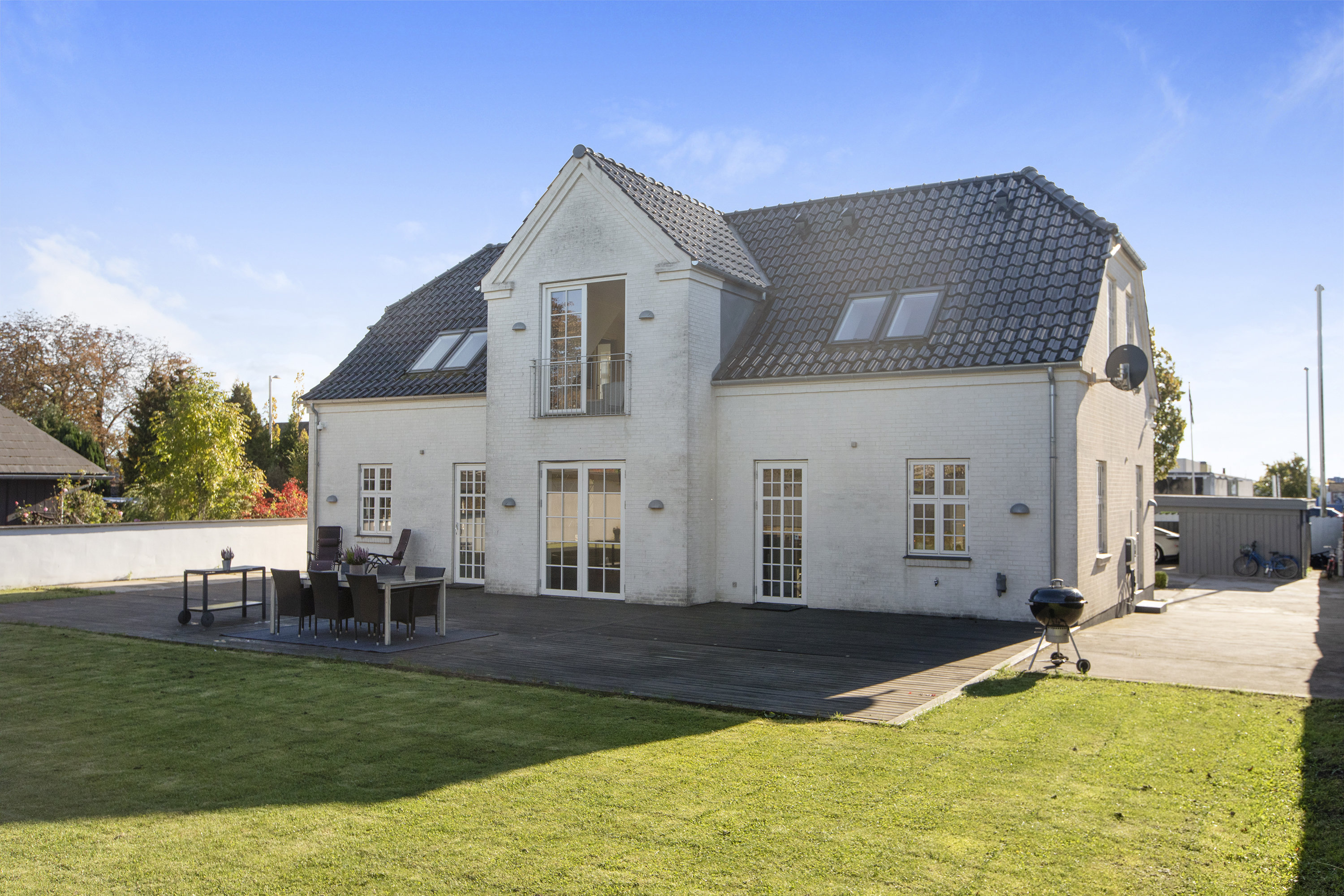 Fremhævet set fra haven billede i fuldskærmstilstand. Billede af Herlev Hovedgade 194, 2730 Herlev