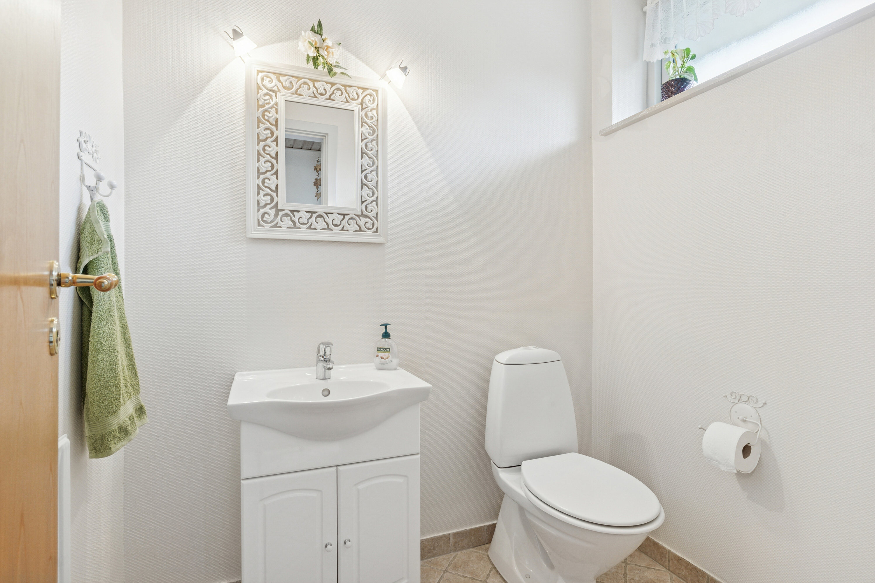 Fremhævet toilet billede i fuldskærmstilstand. Billede af Irisvej 13, 9870 Sindal