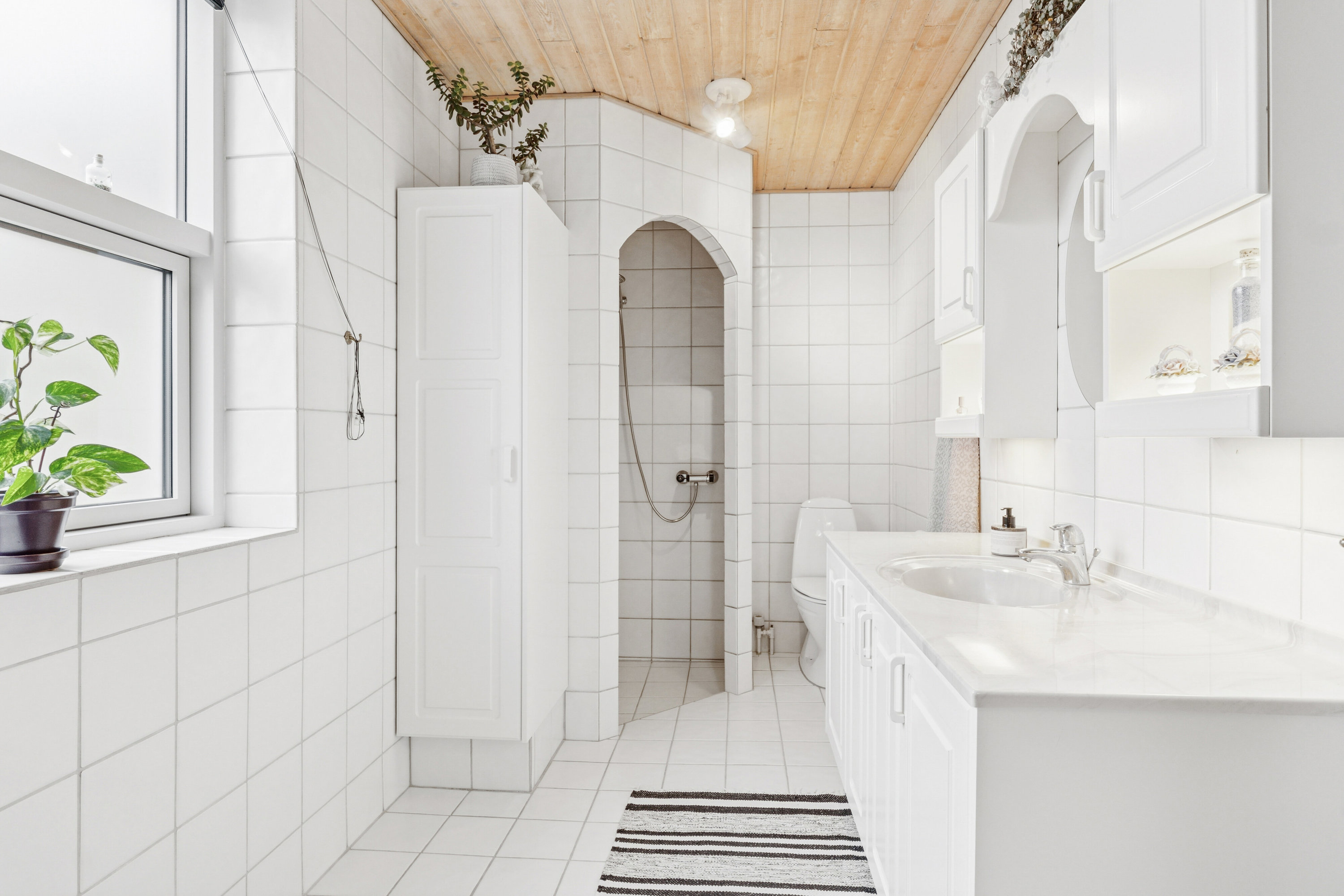 Fremhævet badeværelse billede i fuldskærmstilstand. Billede af Irisvej 13, 9870 Sindal