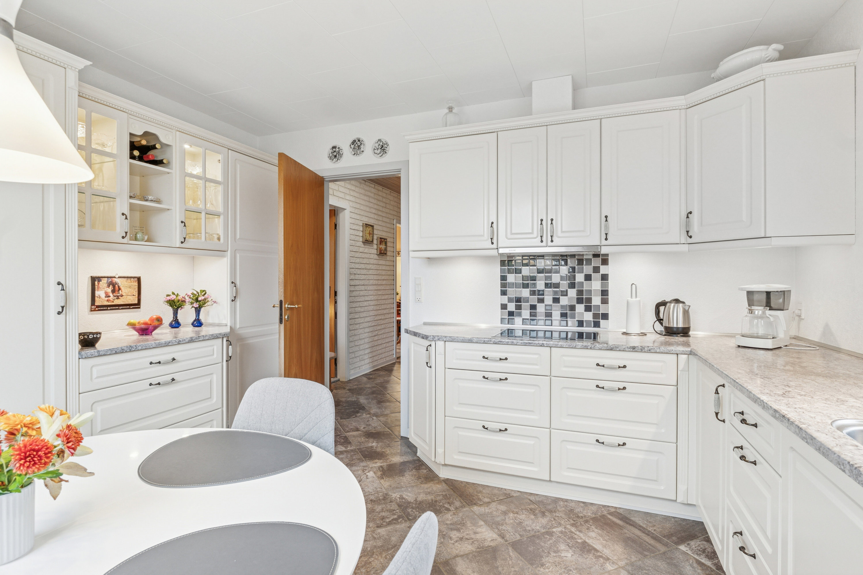 Fremhævet køkken billede i fuldskærmstilstand. Billede af Irisvej 13, 9870 Sindal