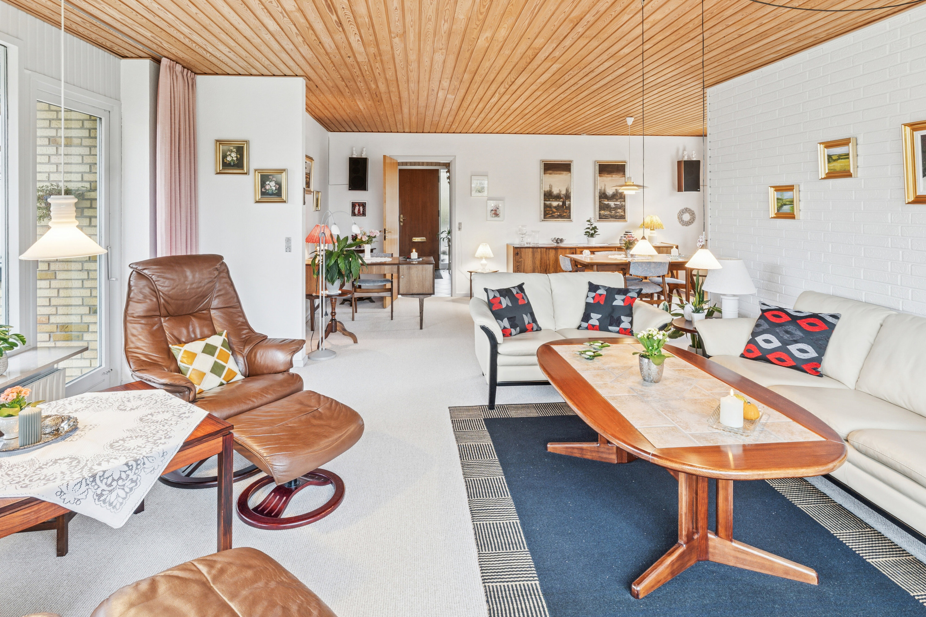 Fremhævet stue billede i fuldskærmstilstand. Billede af Irisvej 13, 9870 Sindal