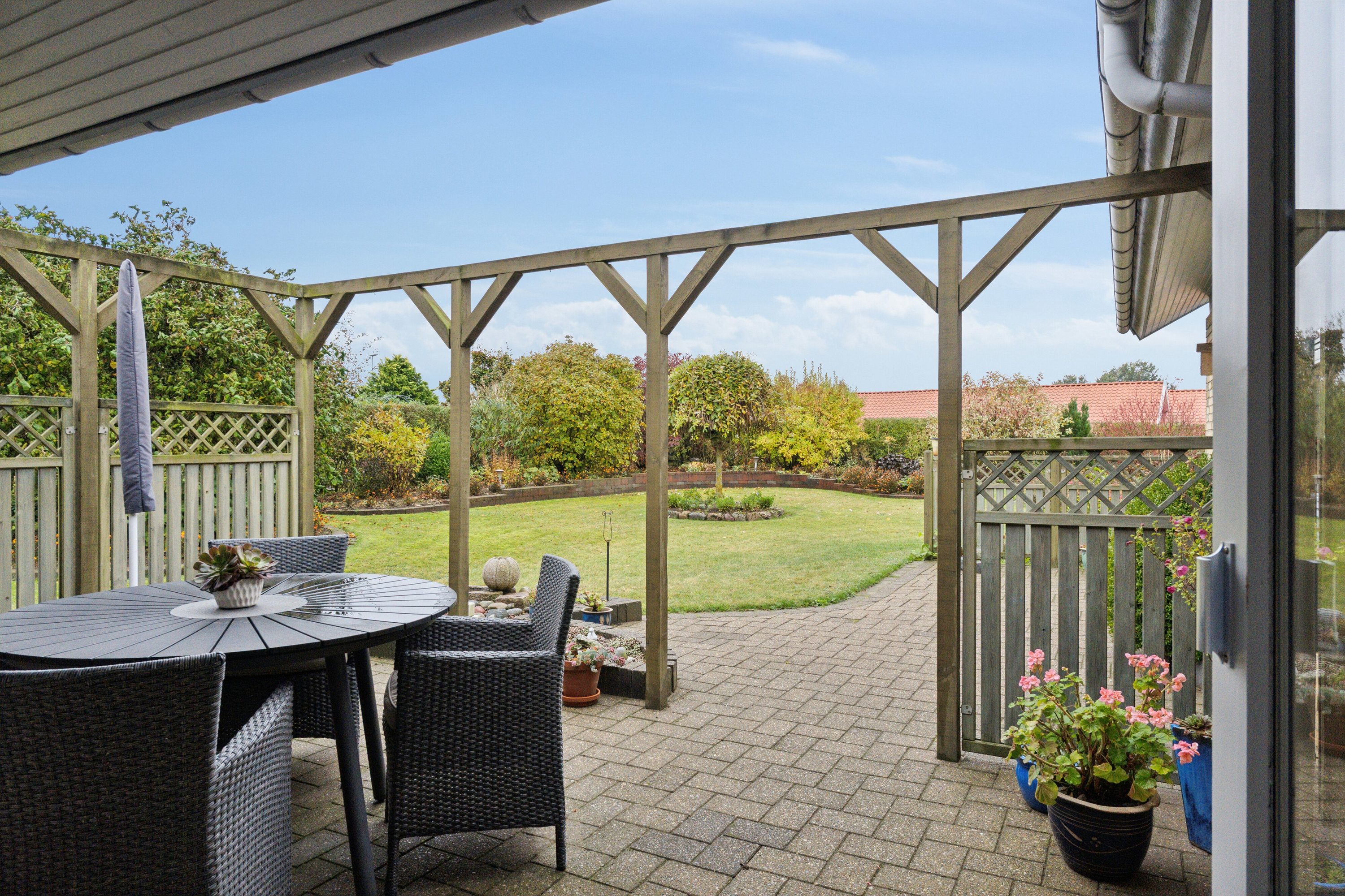 Fremhævet terrasse billede i fuldskærmstilstand. Billede af Irisvej 13, 9870 Sindal